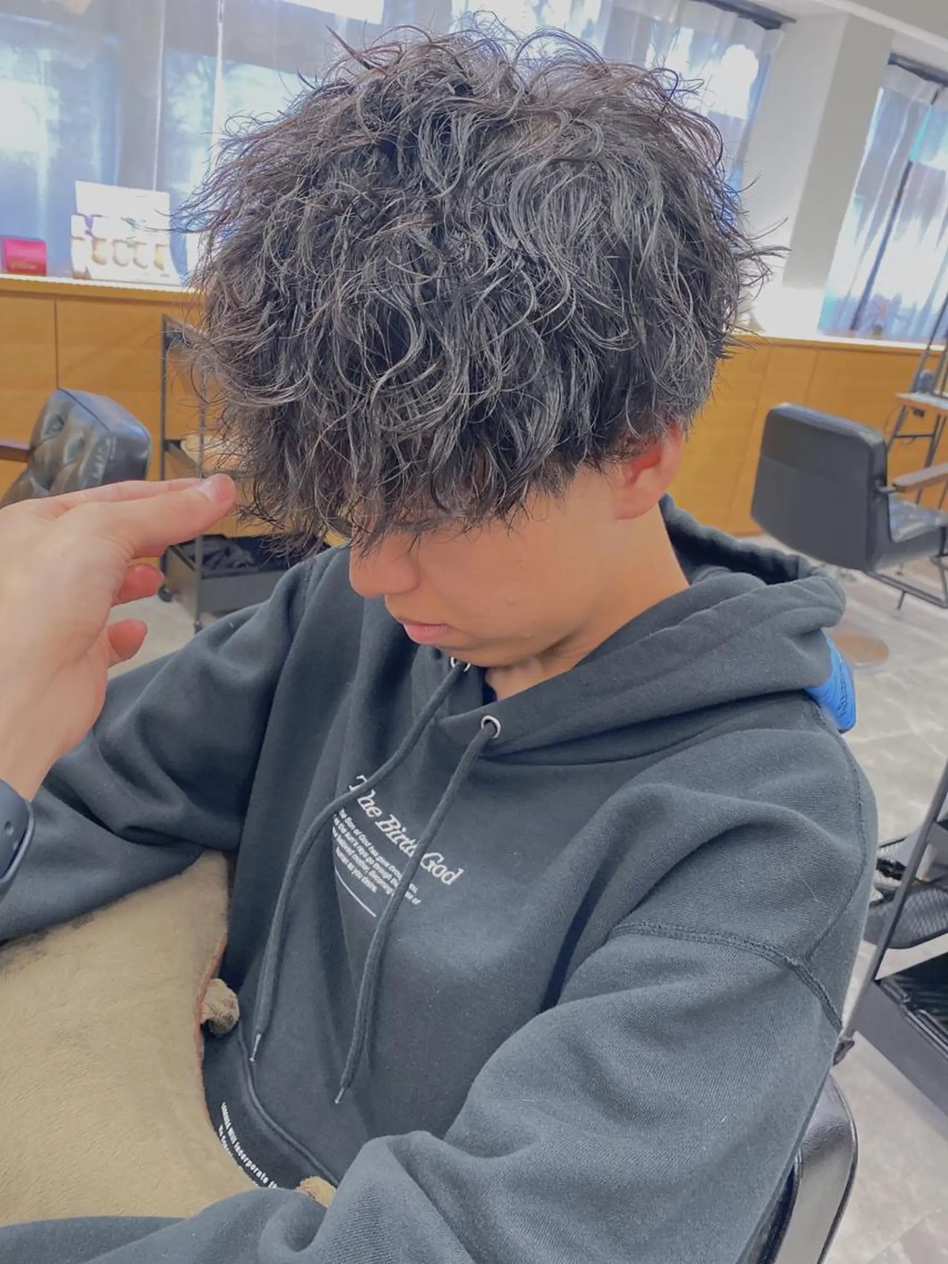 パーマ メンズ カット パーマ Emitas.柳通り店所属・山﨑 大暉【ダブルカラー】のヘアスタイル