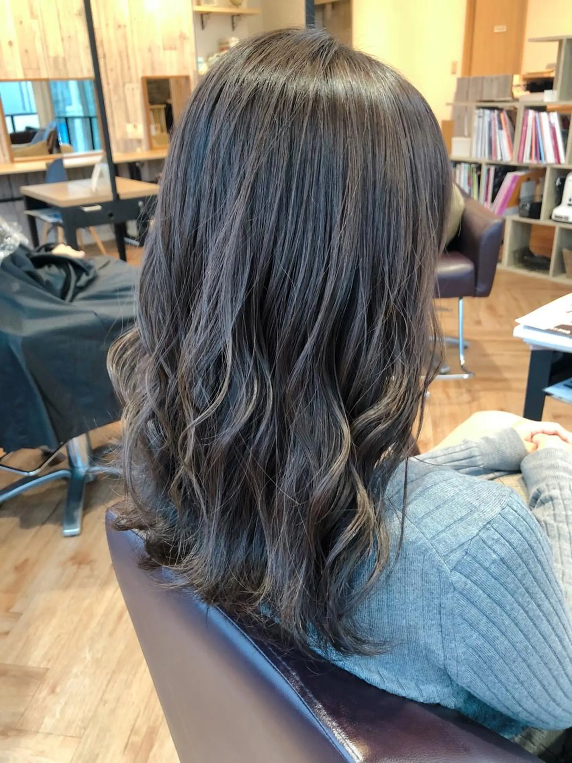 ミディアム カラー 韓国ヘア顔周りカット 艶髪ベージュtamaのヘアスタイル