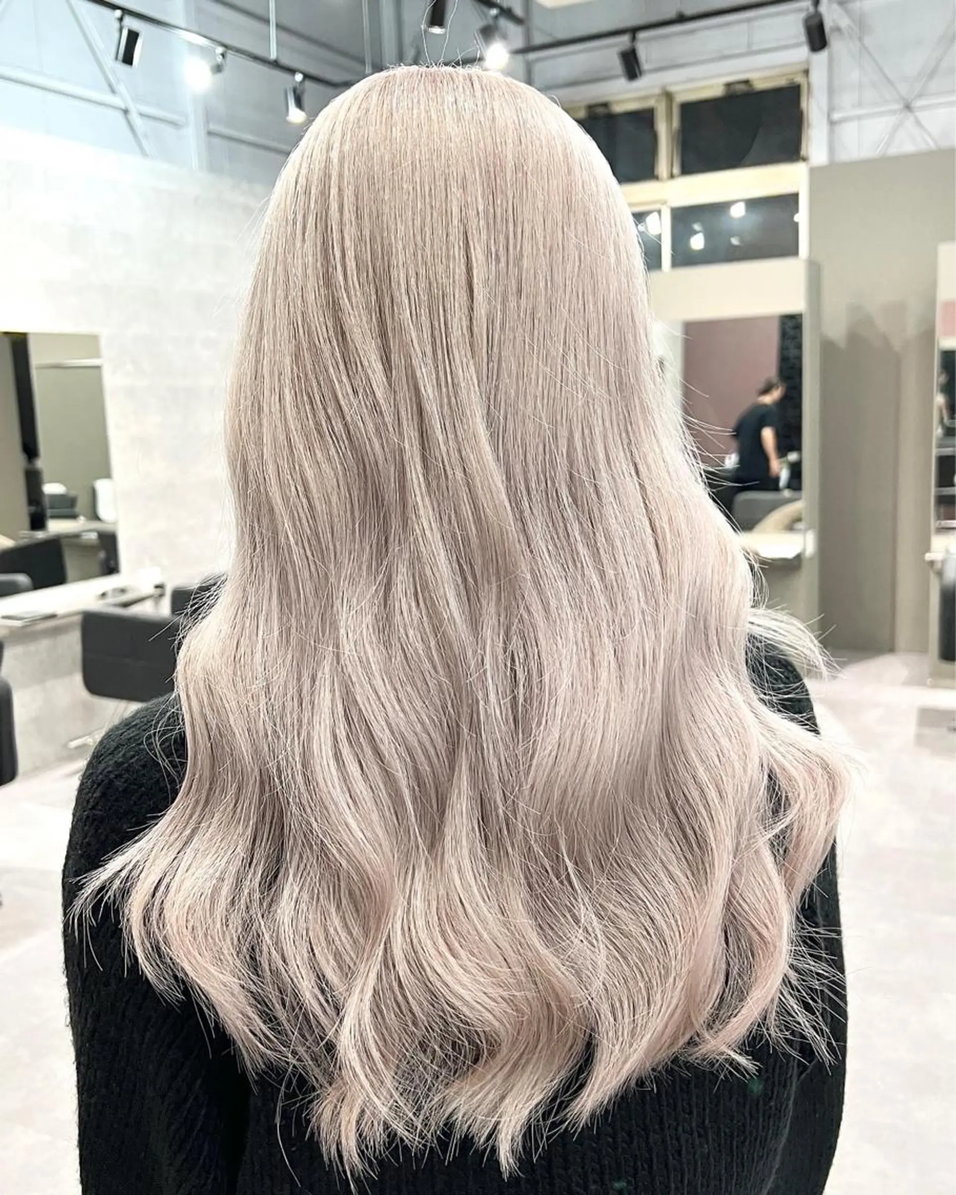 ロング カラー ベージュカラー 透明感カラー ホワイトベージュ Via officialのヘアスタイル