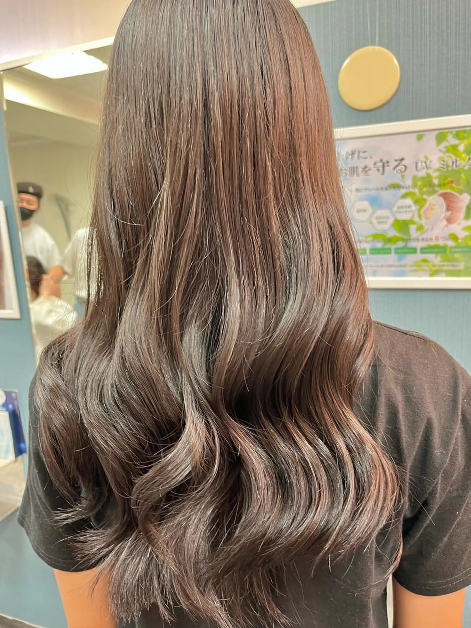 ロング ウスイマイコ カット/ケアカラーのヘアスタイル