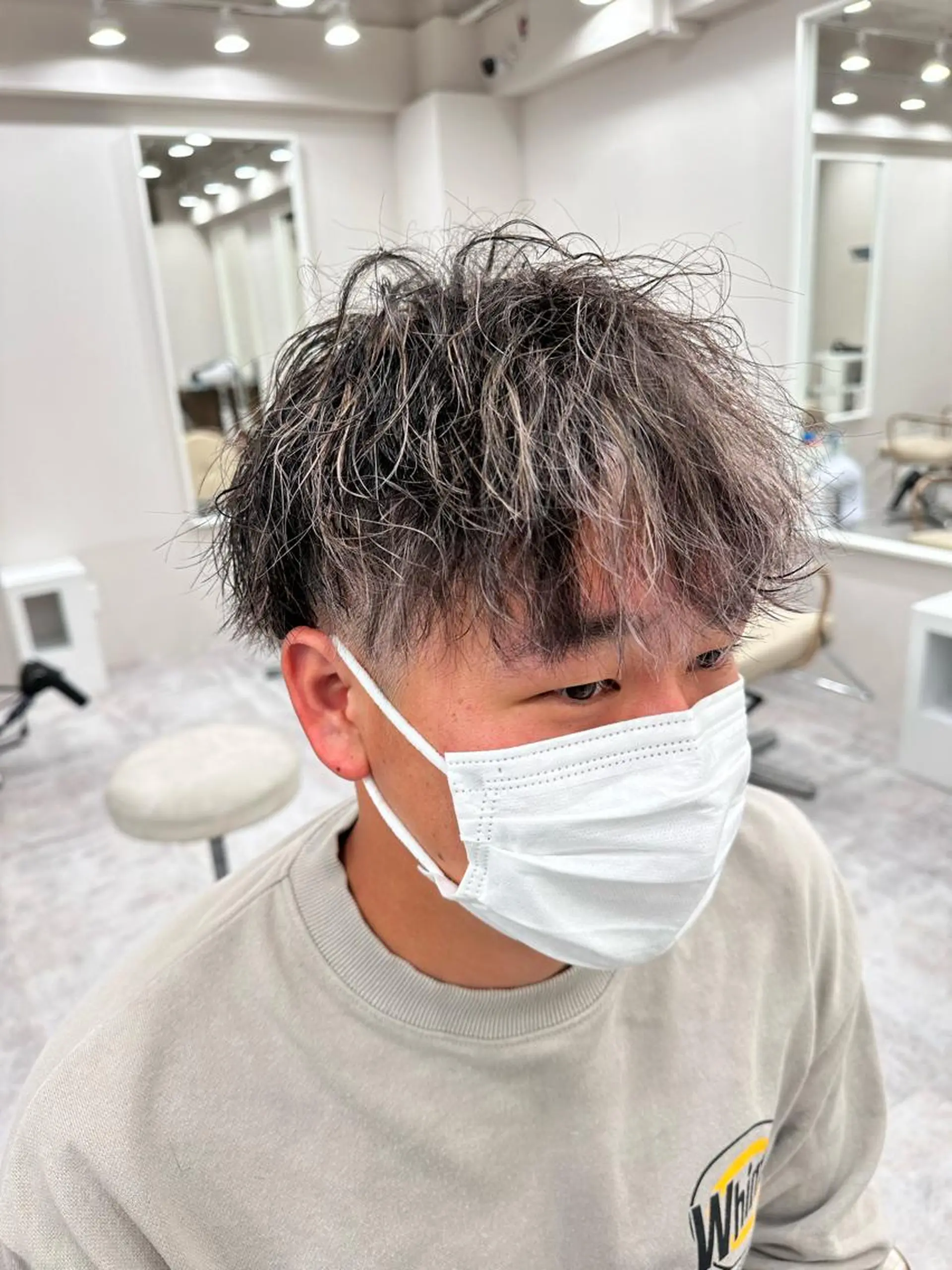 ショート ヘアカラー ボブ、レイヤー、 ハイトーン、古淵のヘアスタイル