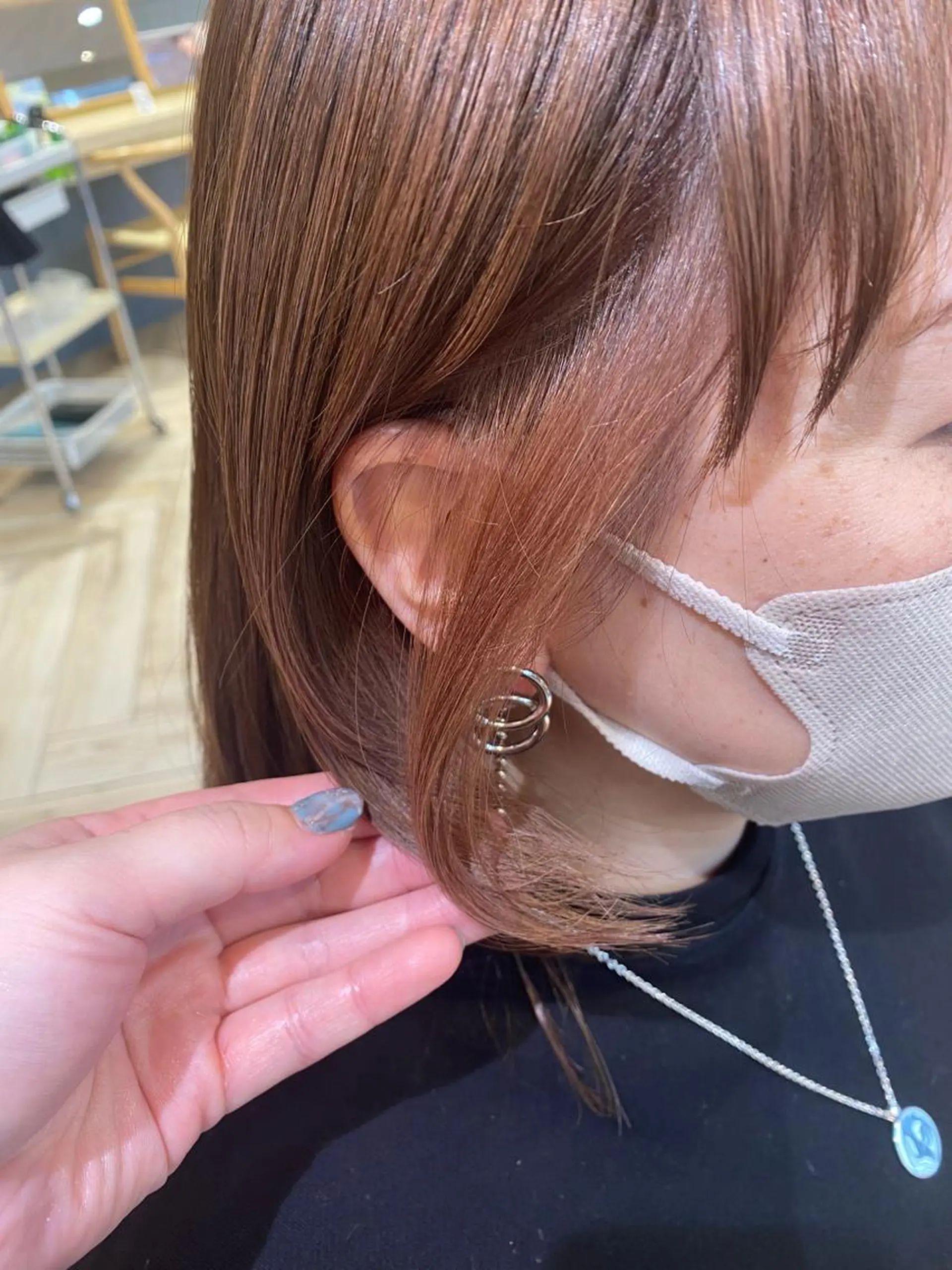 ミディアム カラー イヤリングカラー イルミナカラー BiBi 藤野あゆみのヘアスタイル