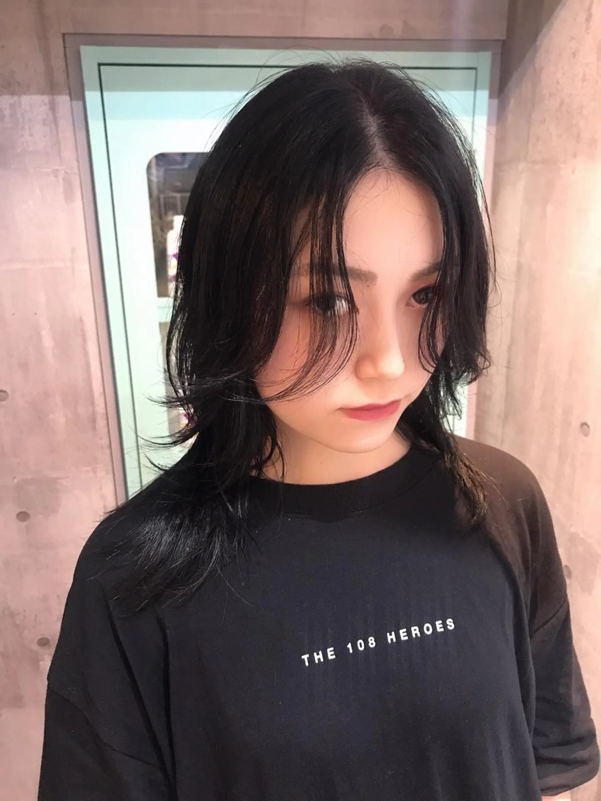 セミロング カラー 黒髪 ブルーカラー ブルーブラック レイヤーカット ウルフカット ホワイト&レイヤーカ ットエクステ長畠俊輔のヘアスタイル