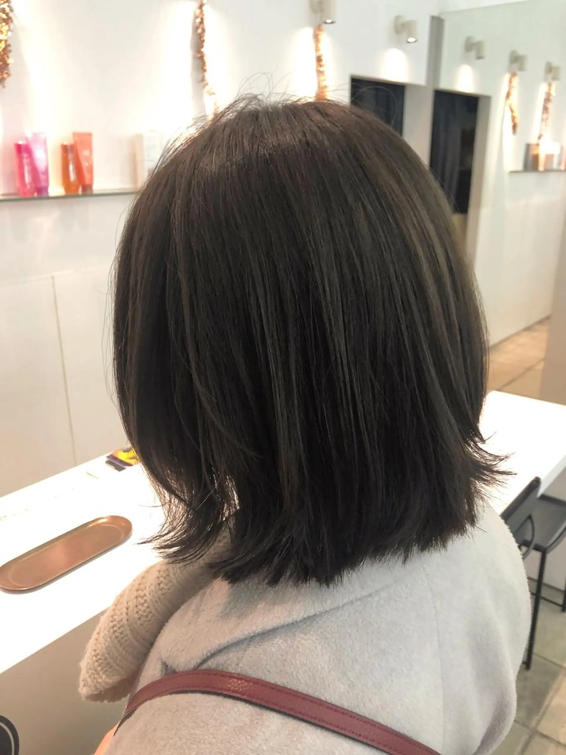 ミディアム カラー ブリーチ グレージュ ブリーチなしカラー 外ハネヘア カット ヘアカラー トリートメント 本山 くせ毛のカット 尾島光季のヘアスタイル