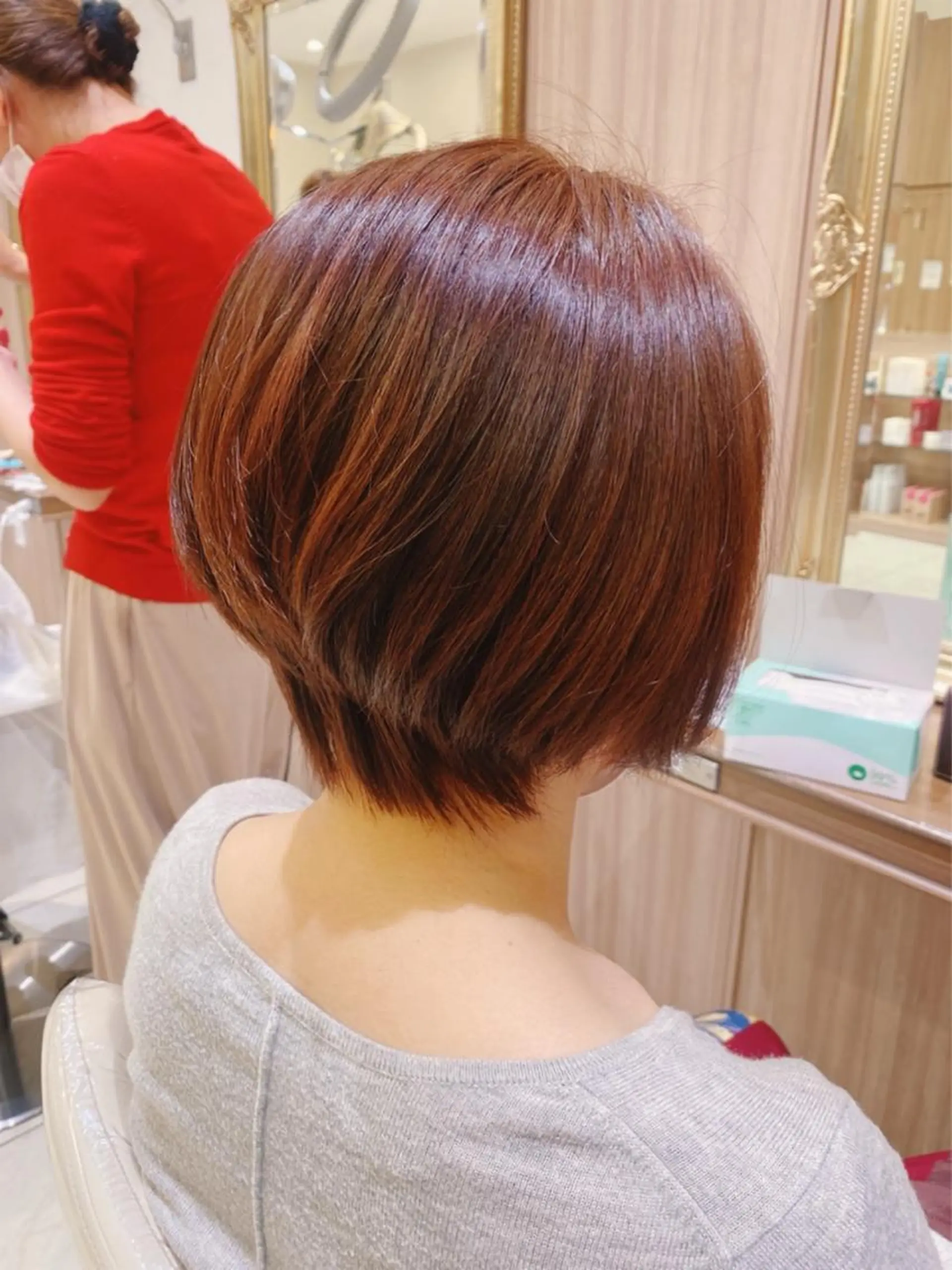 ショート カラー 古川 琴美のヘアスタイル
