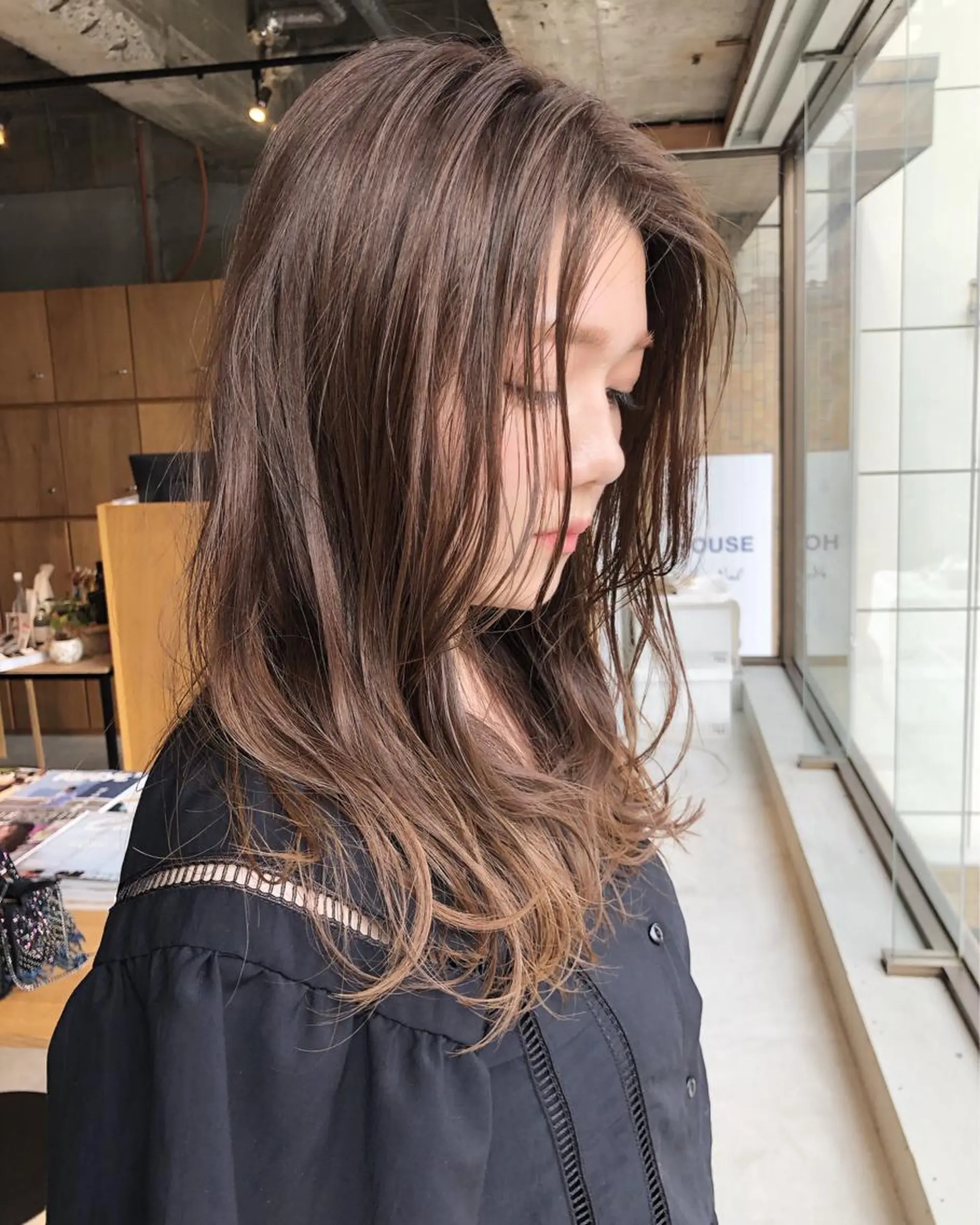 セミロング カラー 岡本 一平のヘアスタイル