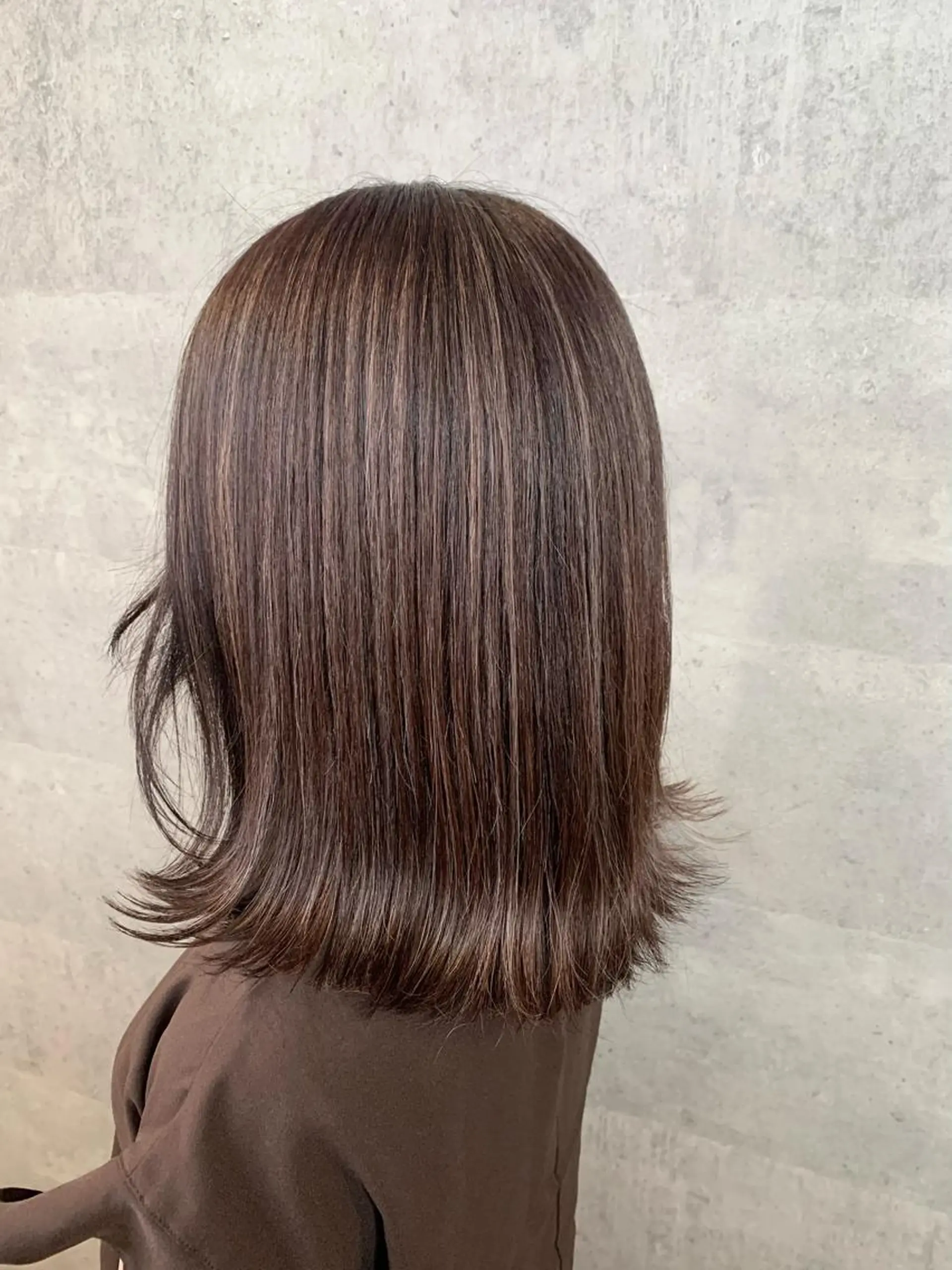 ミディアム カラー ハイライトカラー ボブ ハイライト 外ハネヘア mimiiy梅田 中崎町ハイトーンのヘアスタイル