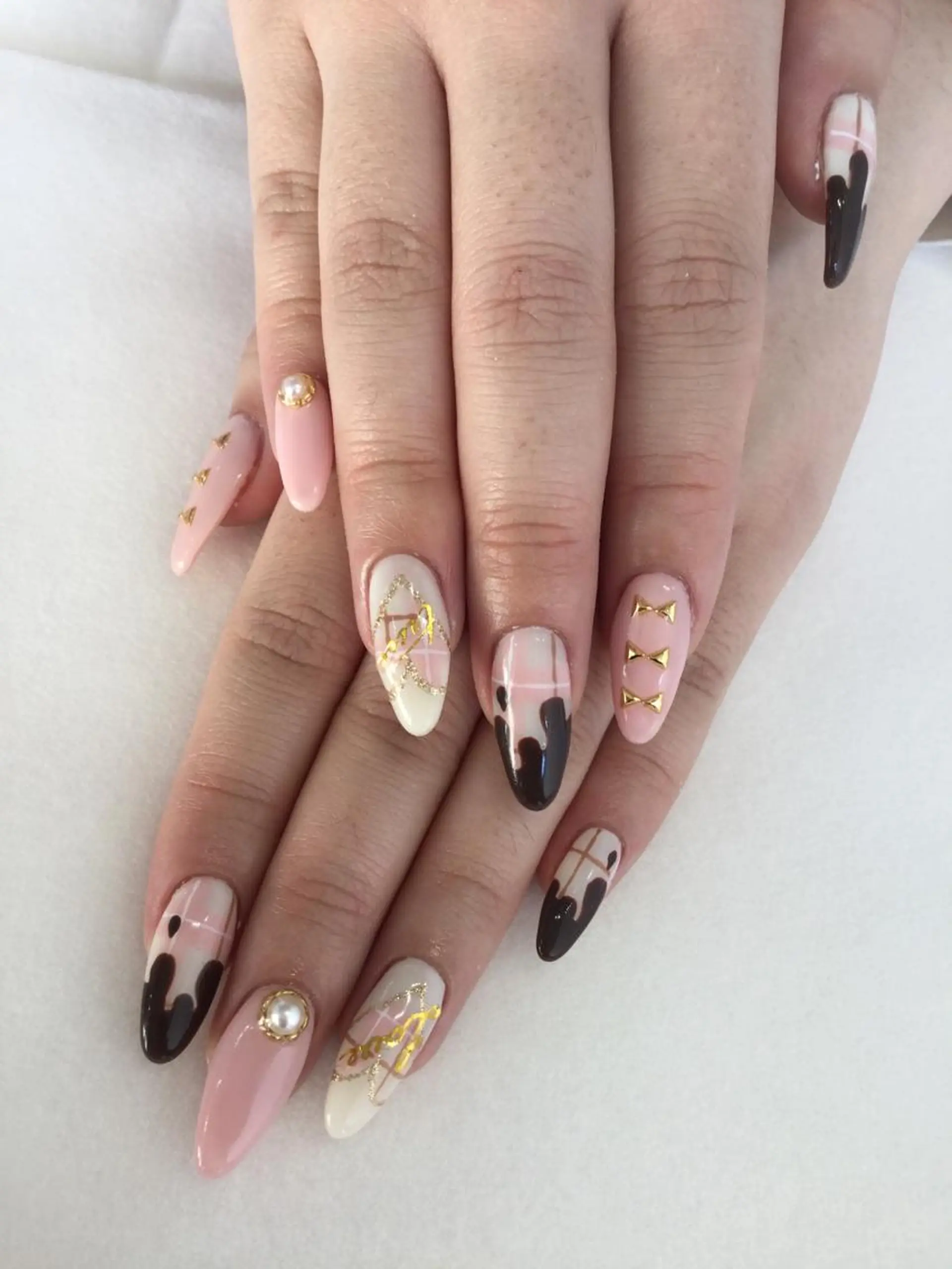 ネイル ハンドネイル 💎🐰 saki. m 🐰💎のネイルデザイン