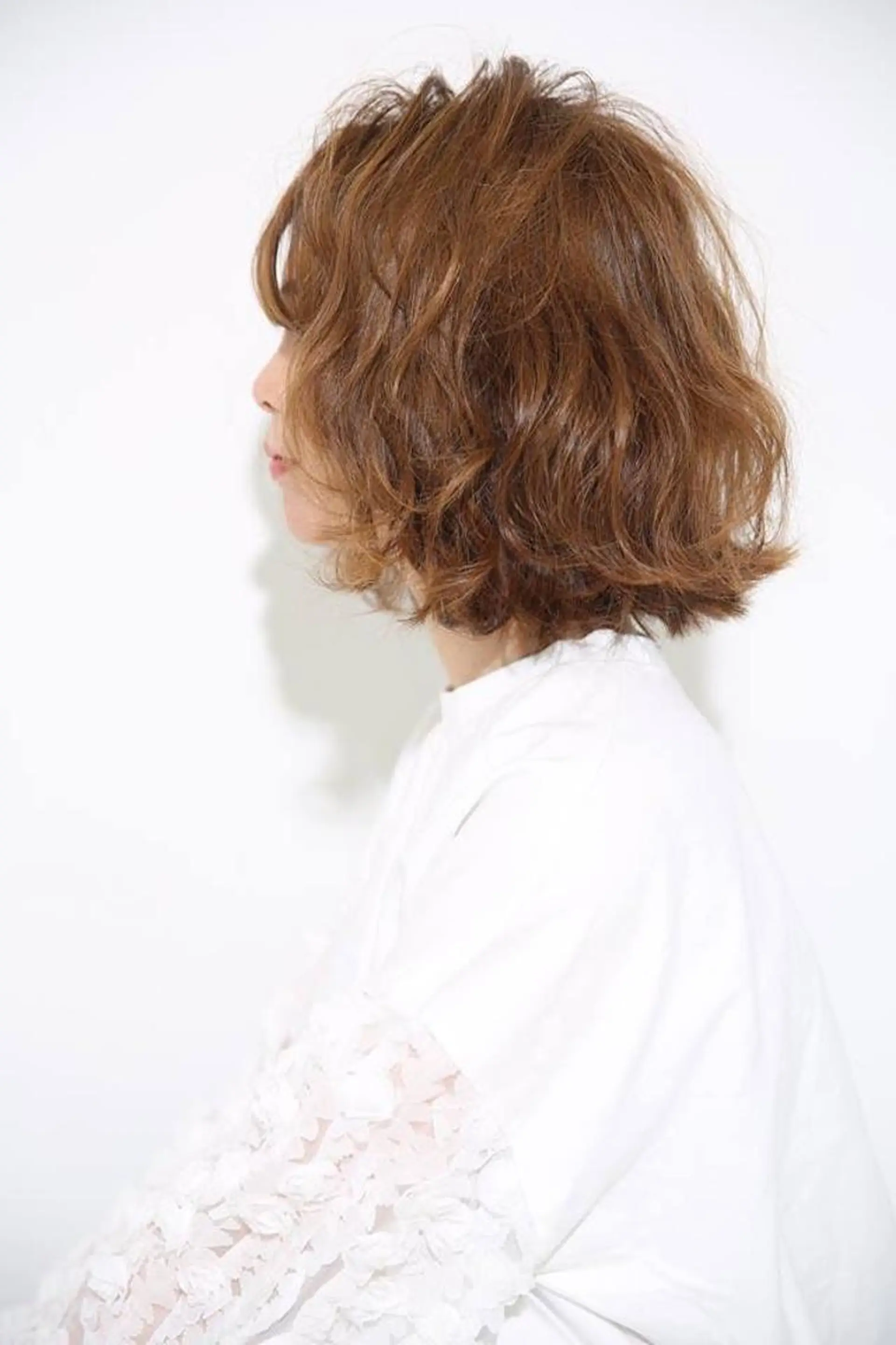 ミディアム ブリーチなしダブル/ レイヤーカット 小棹のヘアスタイル