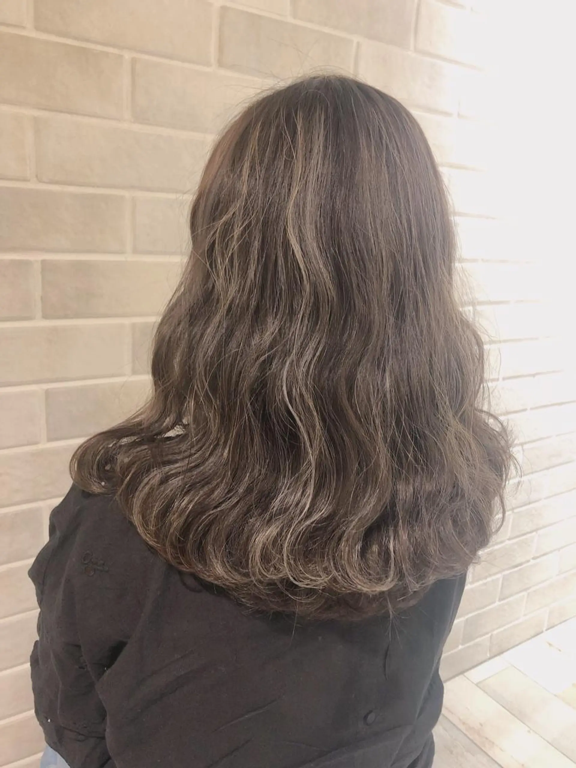 ミディアム ハイライト ヘアカラー 湯田実津希🤎 ﾐﾙｸﾃｨ専門のヘアスタイル