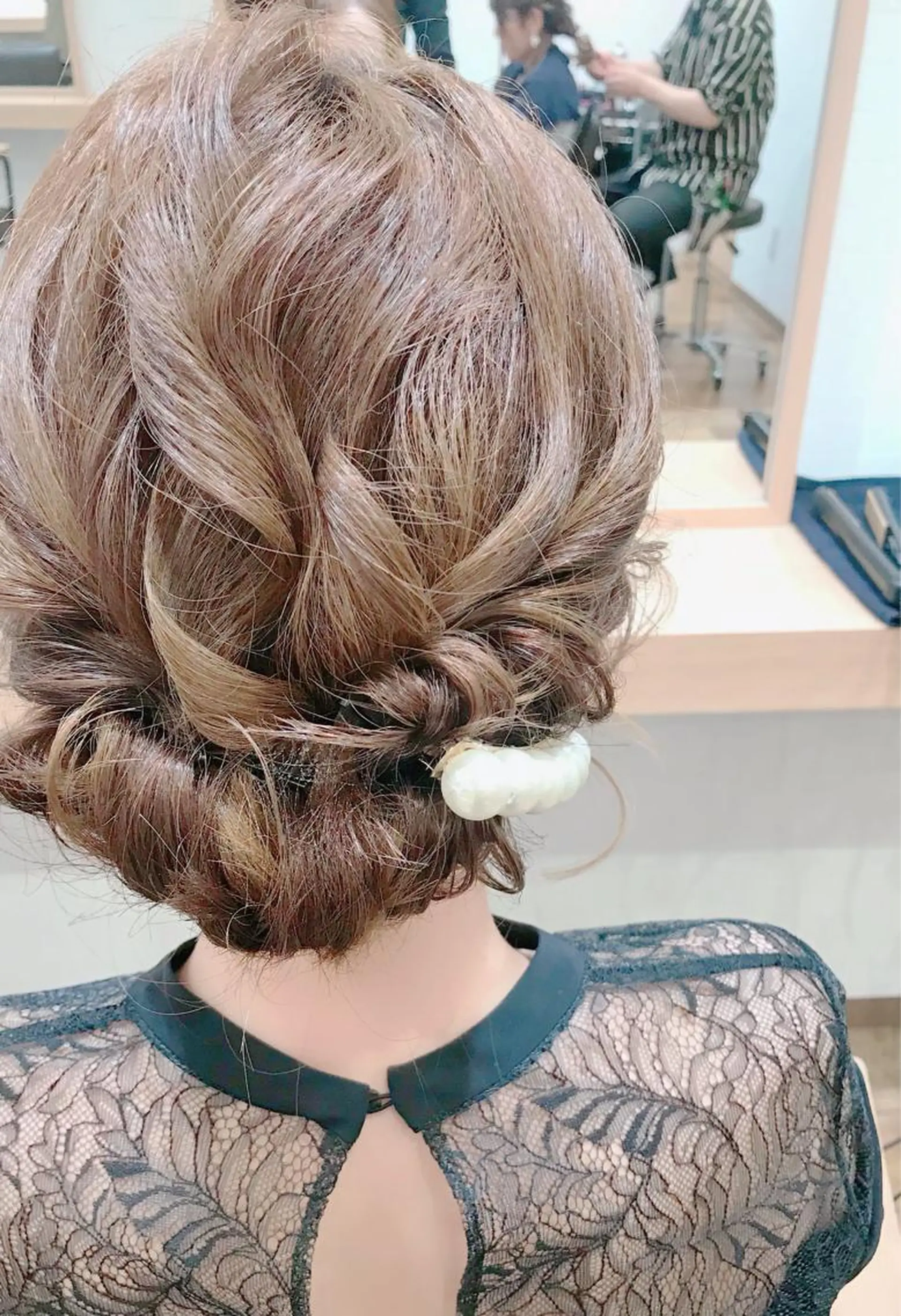 ミディアム ヘアアレンジ ローシニヨン ヘアセット GRANLUSSO 〜グランルッソ駅前店所属・木口 嘉美のヘアスタイル