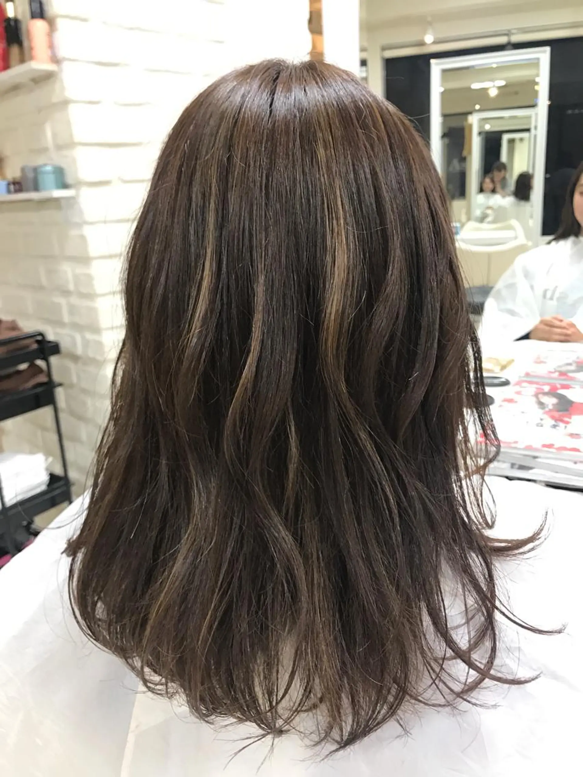 セミロング カラー ベージュカラー ハイライトカラー イルミナカラー ハイライト 【暖色カラー特化】 中山由梨のヘアスタイル