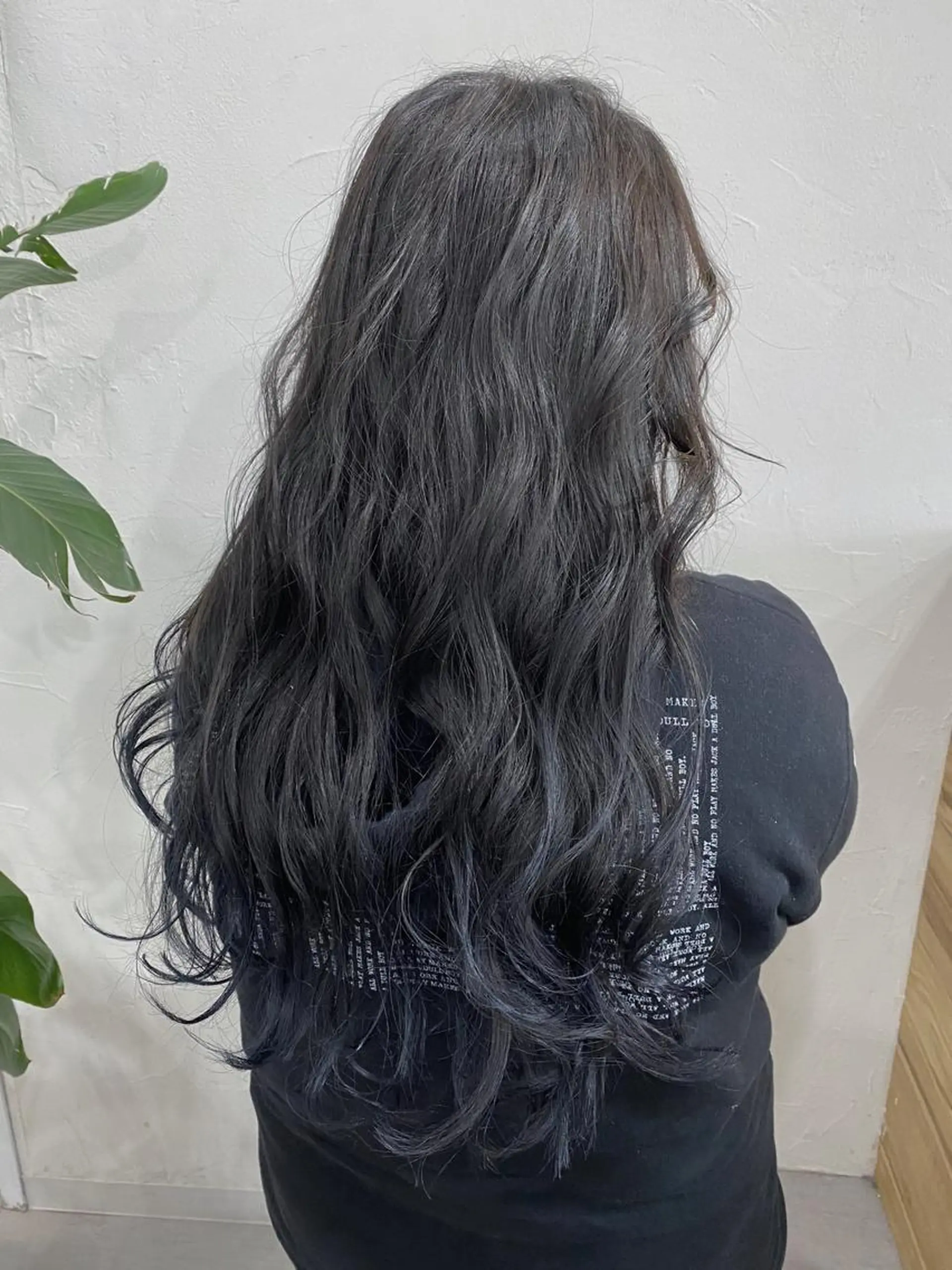 ロング カラー ヘアアレンジ ブルーカラー ネイビーカラー ヘアカラー トリートメント 暗髪カラー🫐パーマ おくだりんかのヘアスタイル