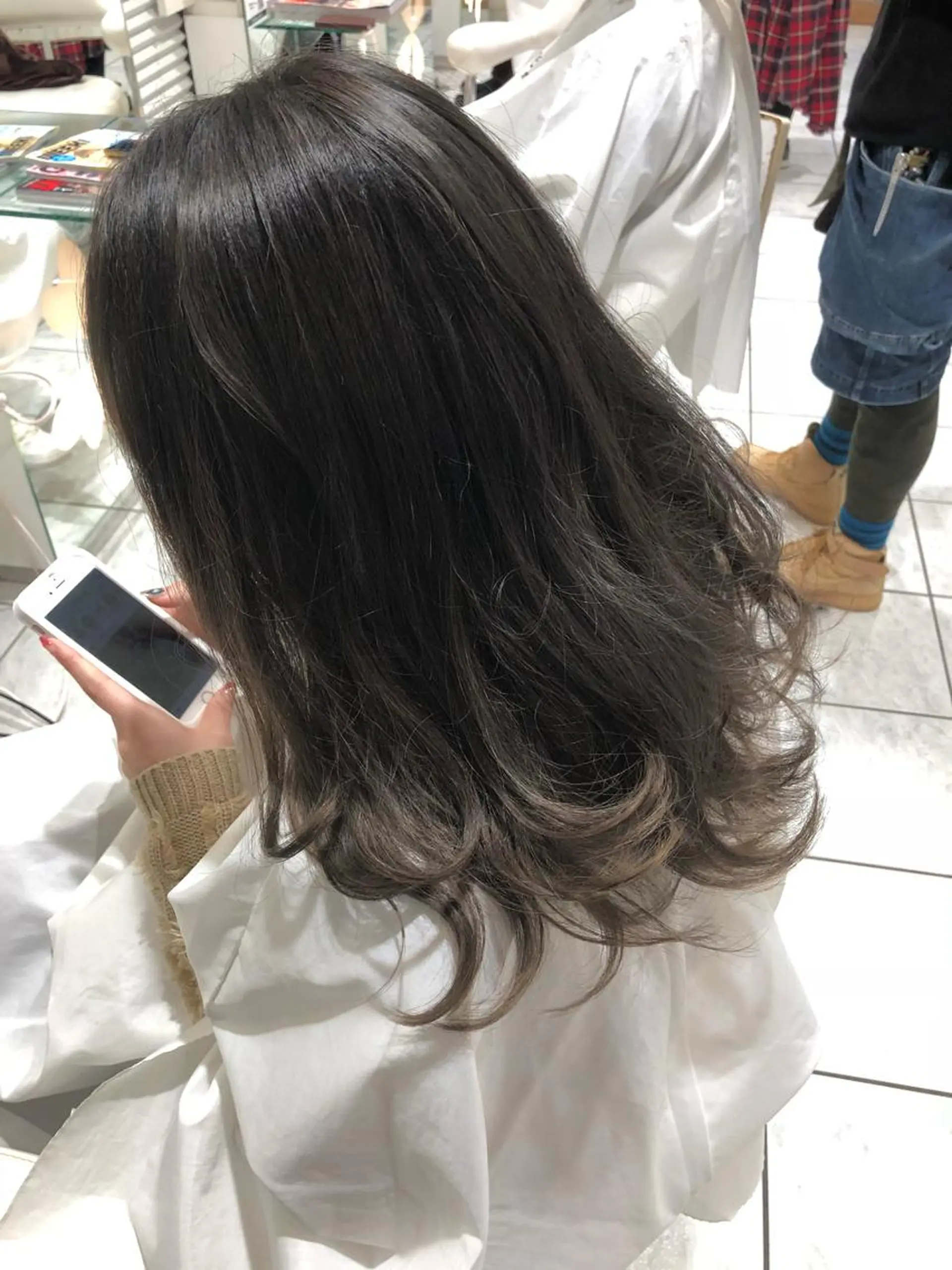 ロング カラー グラデーションカラー グレージュ クーポン お試し価格有り！のヘアスタイル