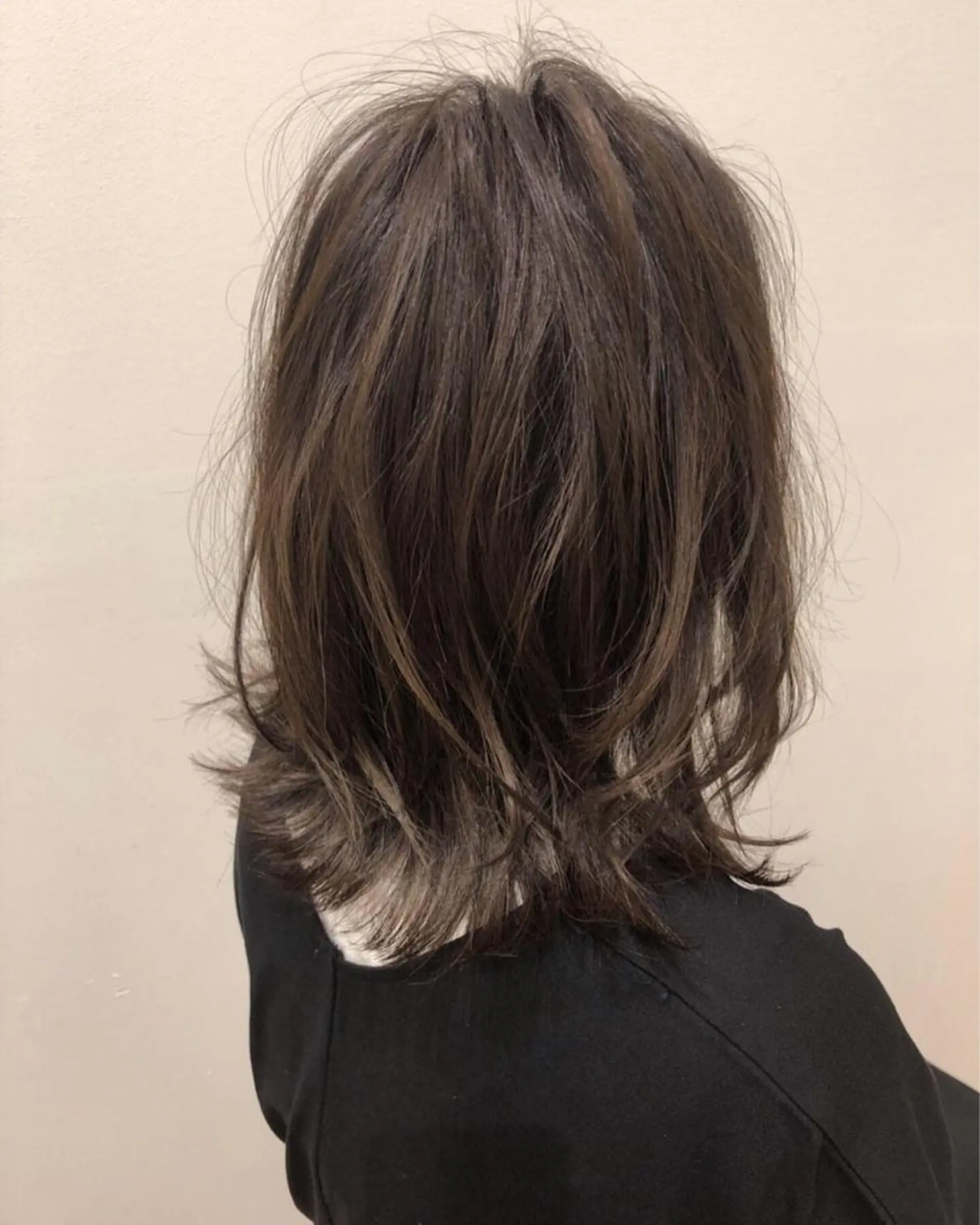 ミディアム カラー 石田 優菜のヘアスタイル