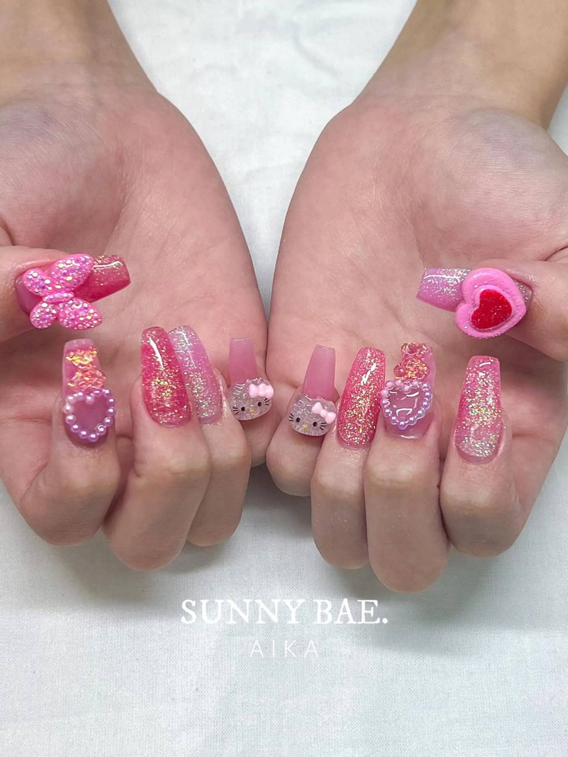 セミロング ネイル アートネイル ジェルネイル キラキラネイル ロングネイル 持ち込み SUNNY BAE.所属・Made By AIKAのネイルデザイン