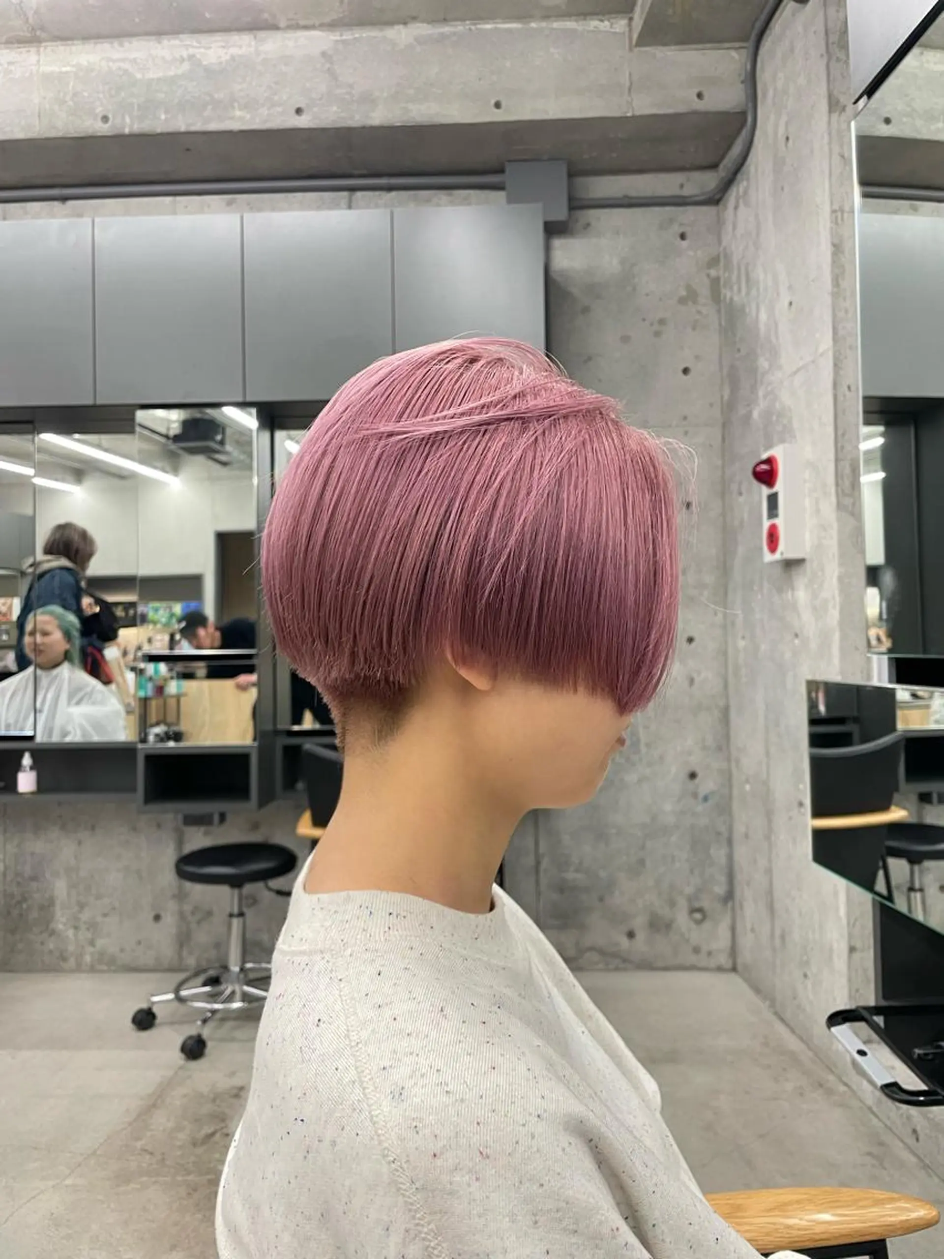 ショート カラー ハンサムショート ハイトーンカラー ショートヘア カット ヘアカラー トリートメント 佐伯 和佳のヘアスタイル