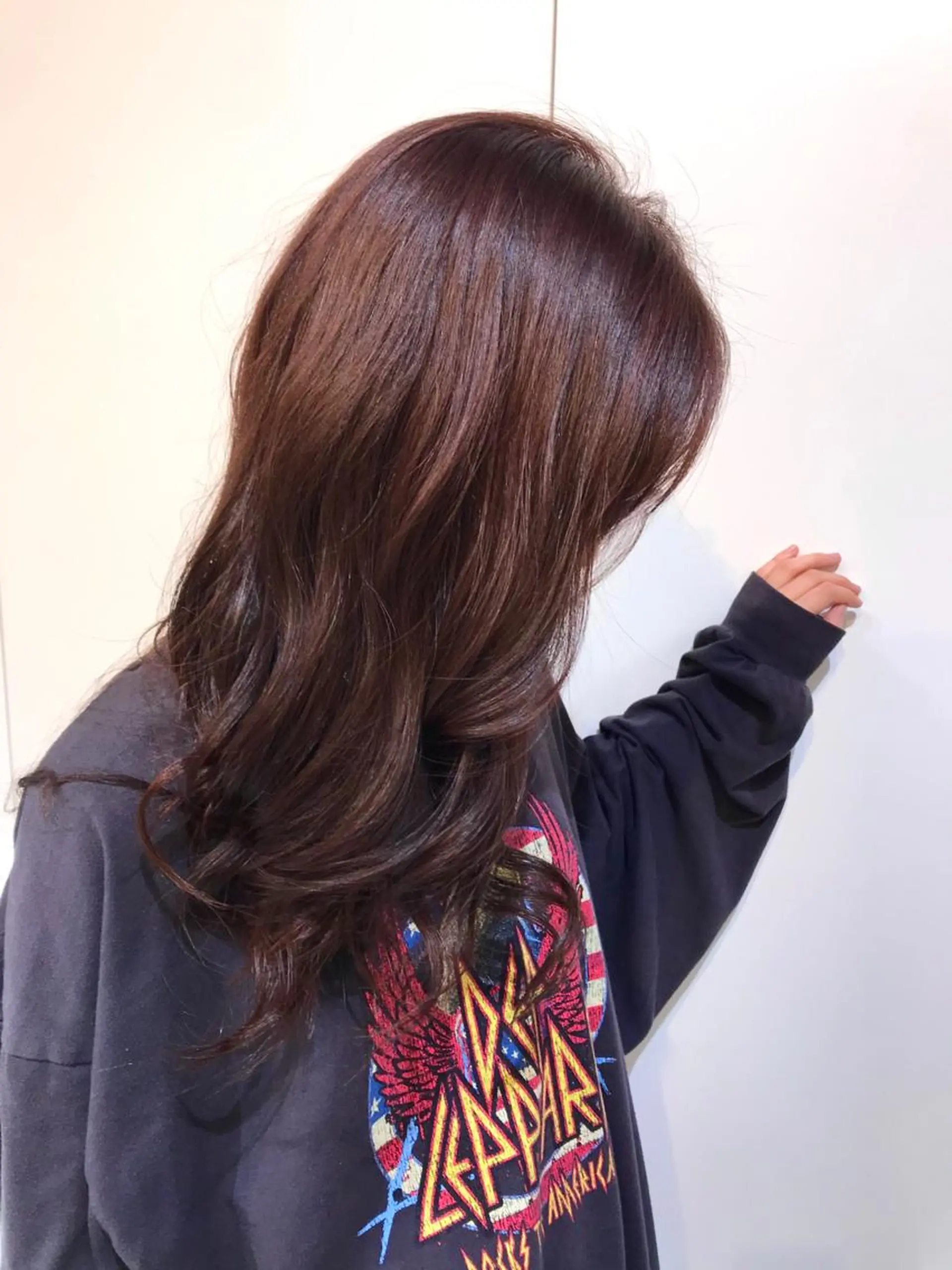 ロング カラー レッドカラー momo所属・メンズヘアメイク 🩵Mayuki🩵のヘアスタイル