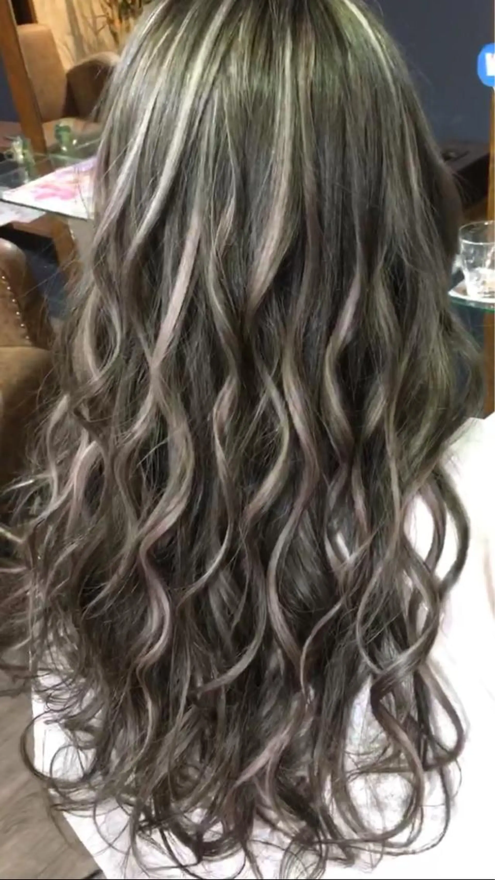 ロング ヘアカラー トリートメント BuzZ所属・西村 雄二/エクステのヘアスタイル