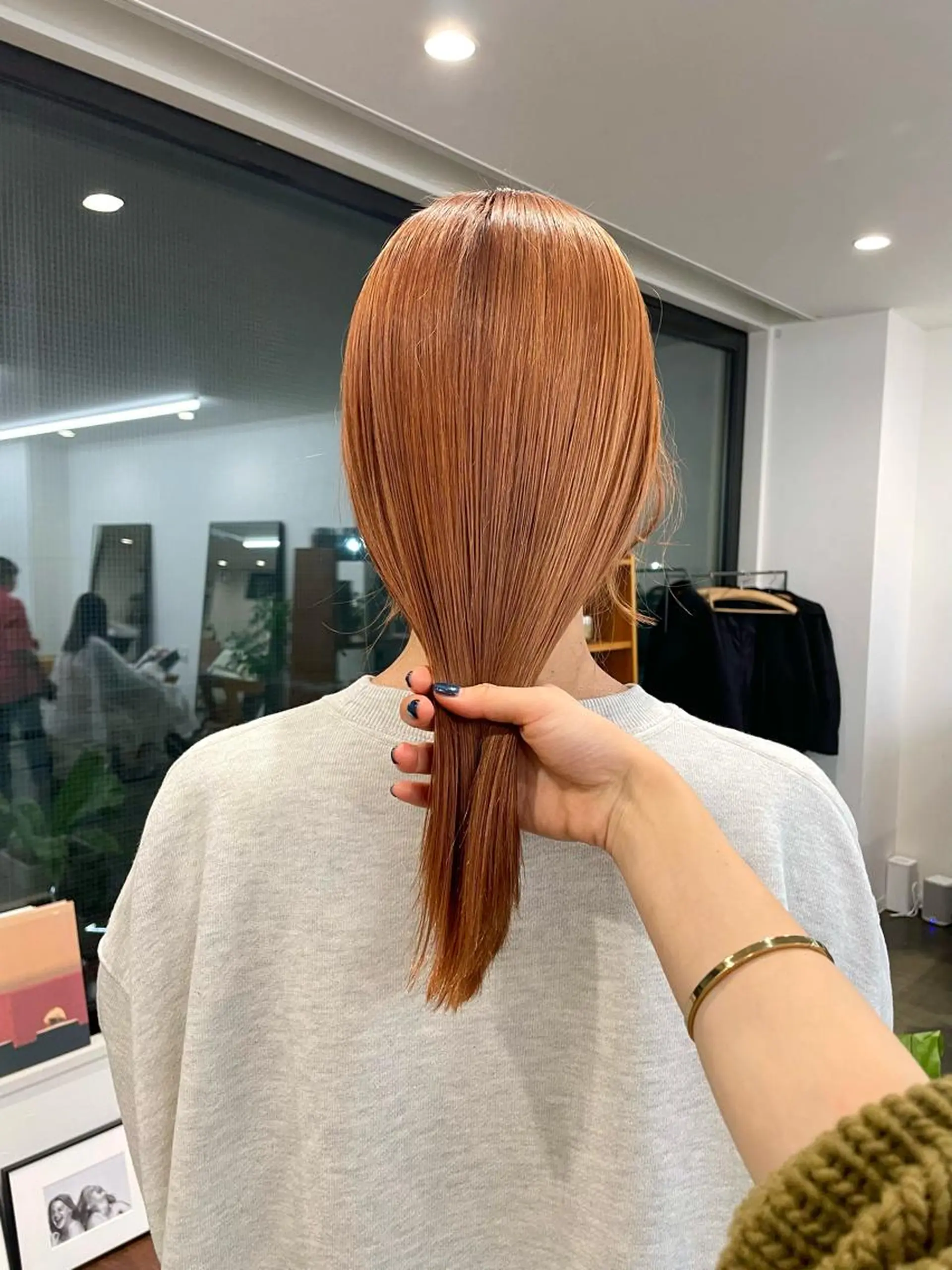 ロング カラー ブリーチ オレンジ pole所属・【pole】 minaのヘアスタイル