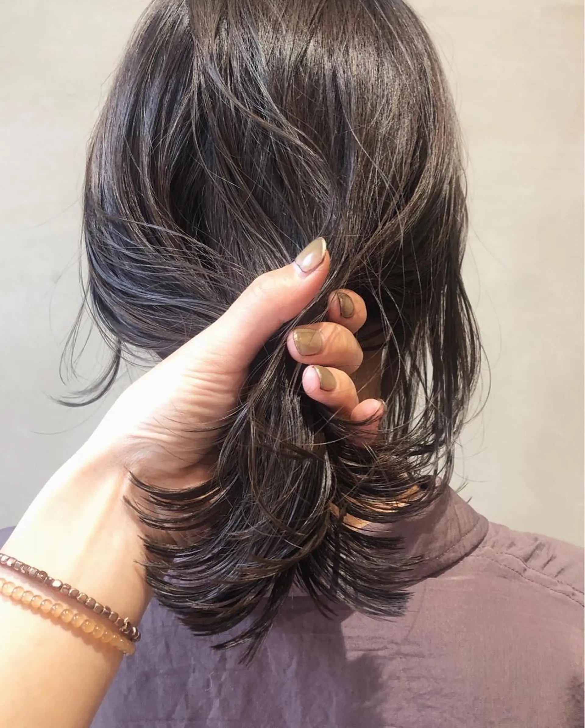 ミディアム カラー ヘアアレンジ グレージュ カーキグレージュ レイヤーカット カット ヘアカラー トリートメント 酸性縮毛矯正🧴韓国 レイヤー/髪質改善のヘアスタイル