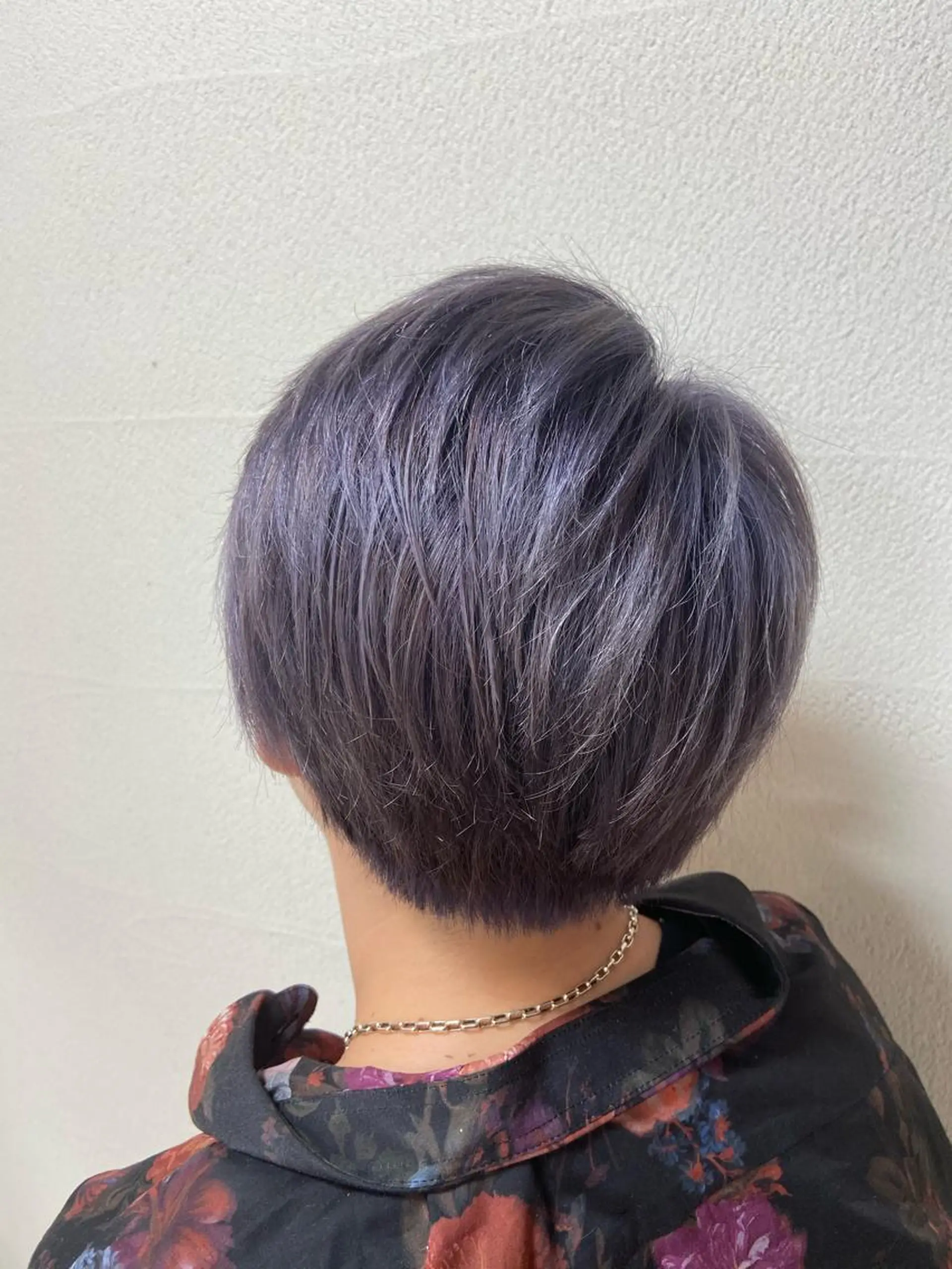 カラー メンズ メンズブリーチ ブリーチ シルバー ヘアカラー 菊地 美憂のヘアスタイル