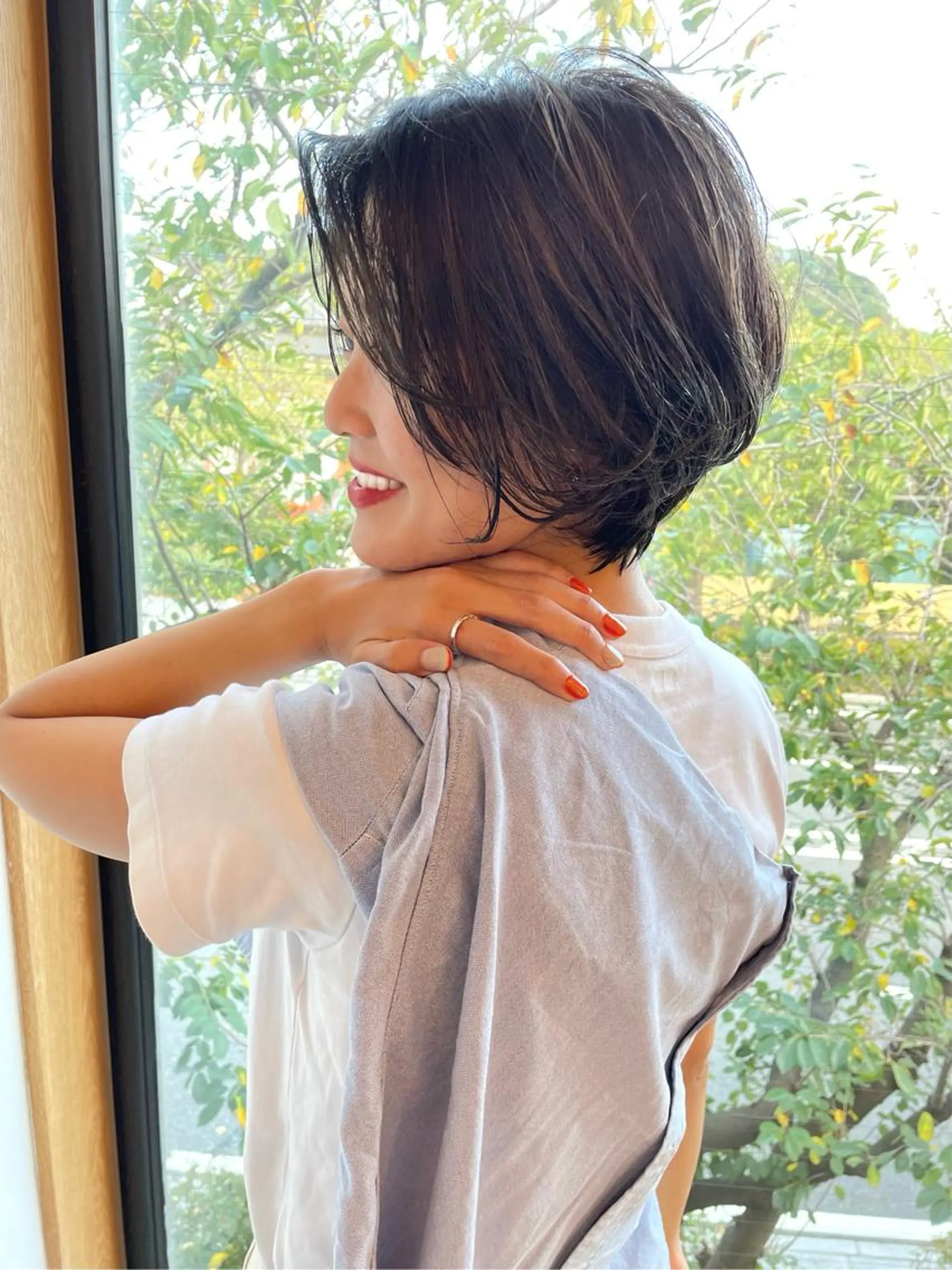 ミディアム カラー 🌊トガシカイト /ショート白髪ぼかしのヘアスタイル