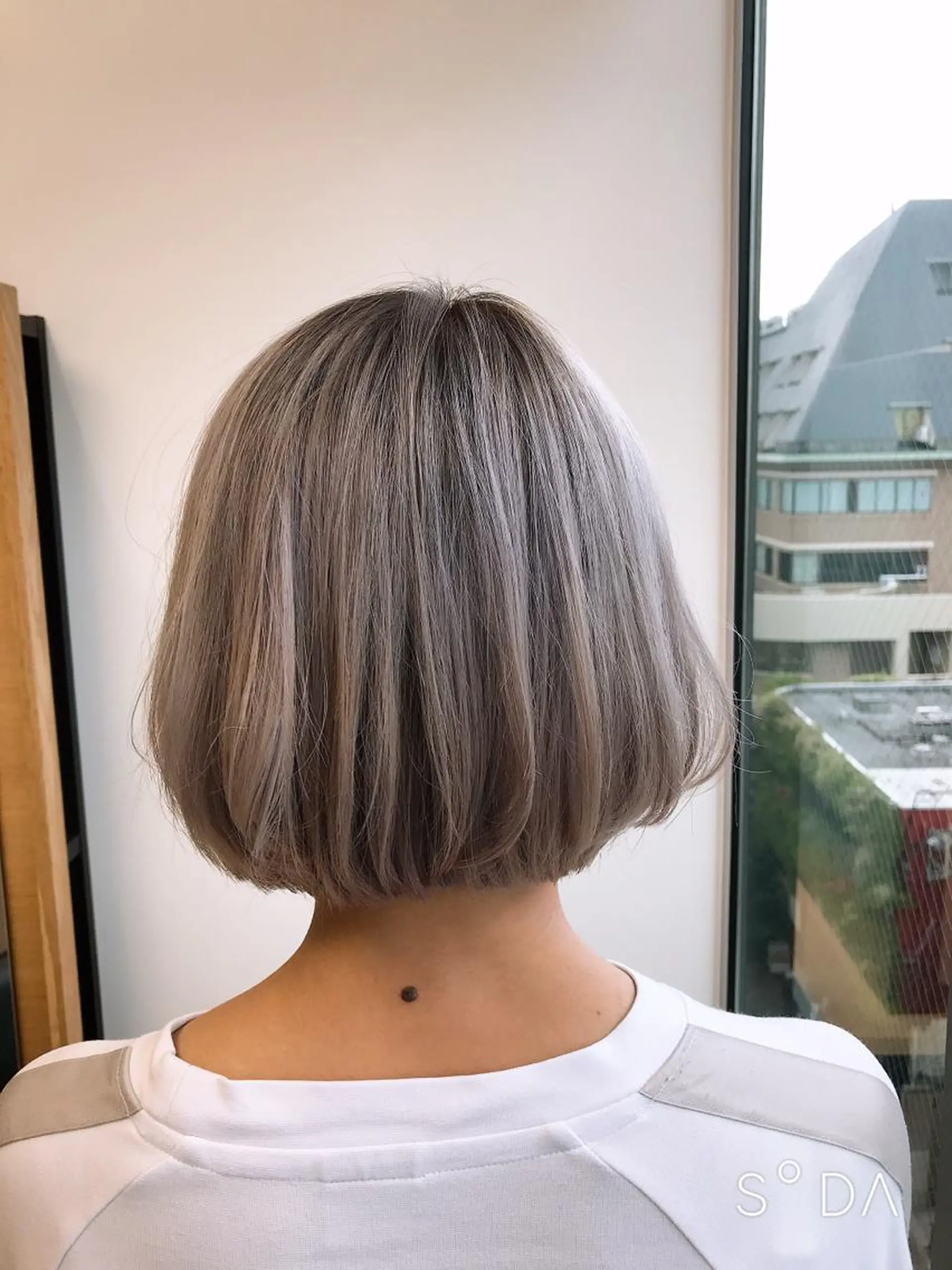 ミディアム カラー ブリーチ ere hair salonのヘアスタイル