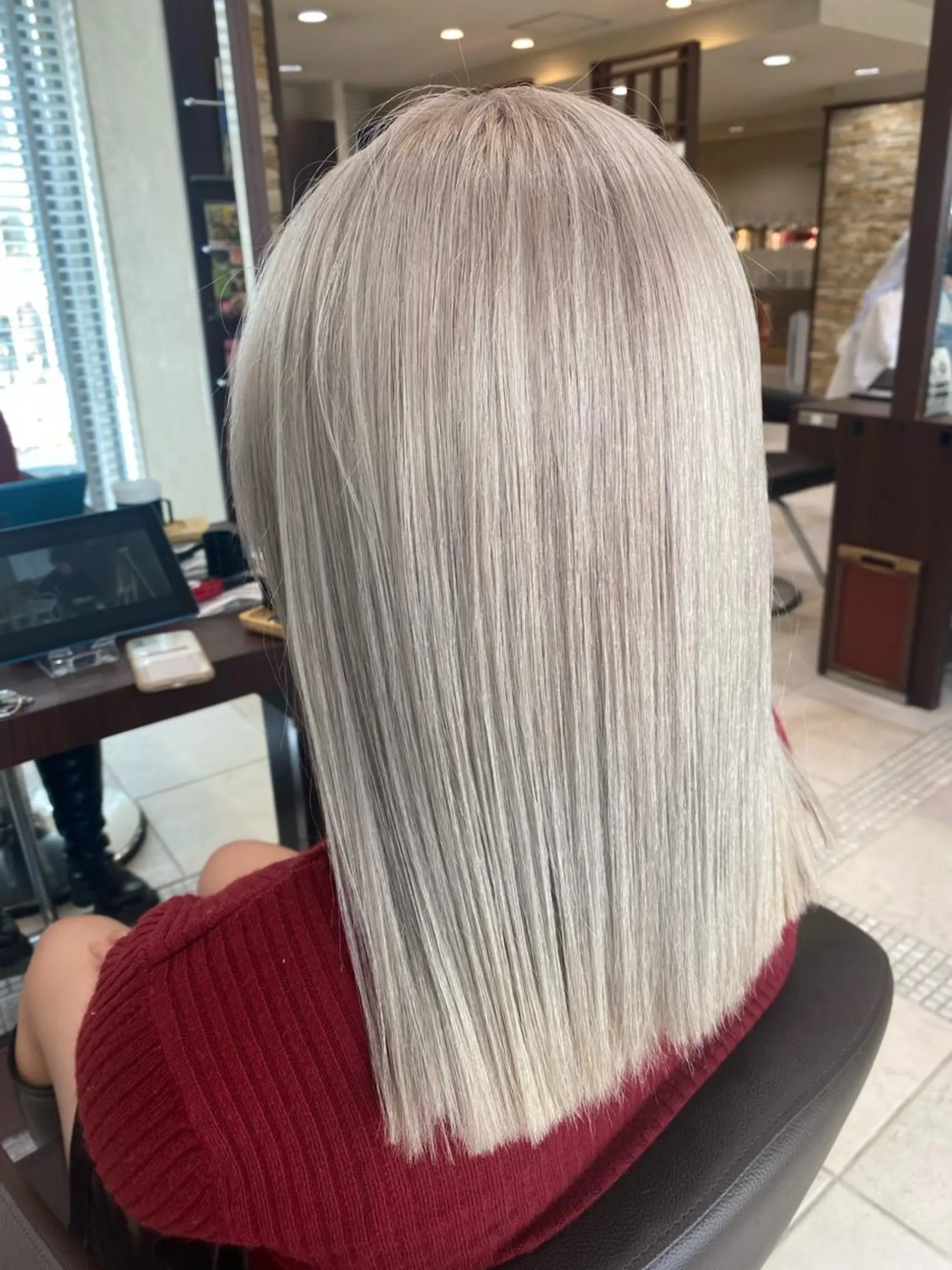 ミディアム カット トリートメント 千葉ハイトーンカラー KASUMIのヘアスタイル