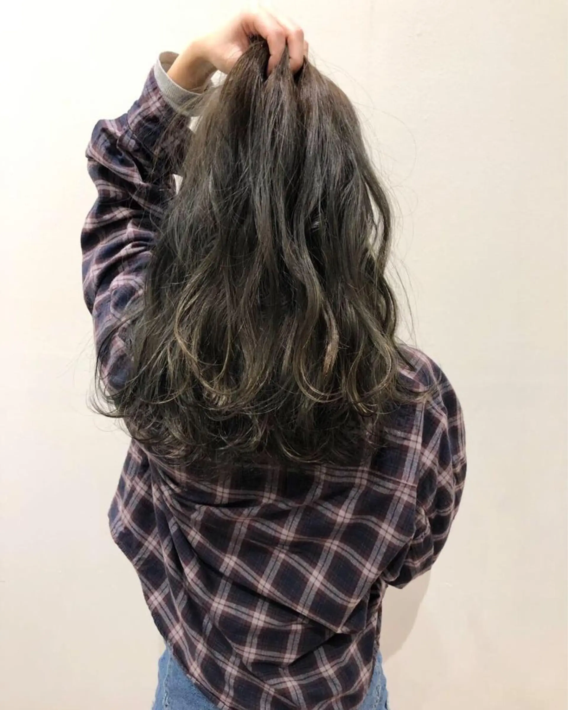 ミディアム カラー 石田 優菜のヘアスタイル