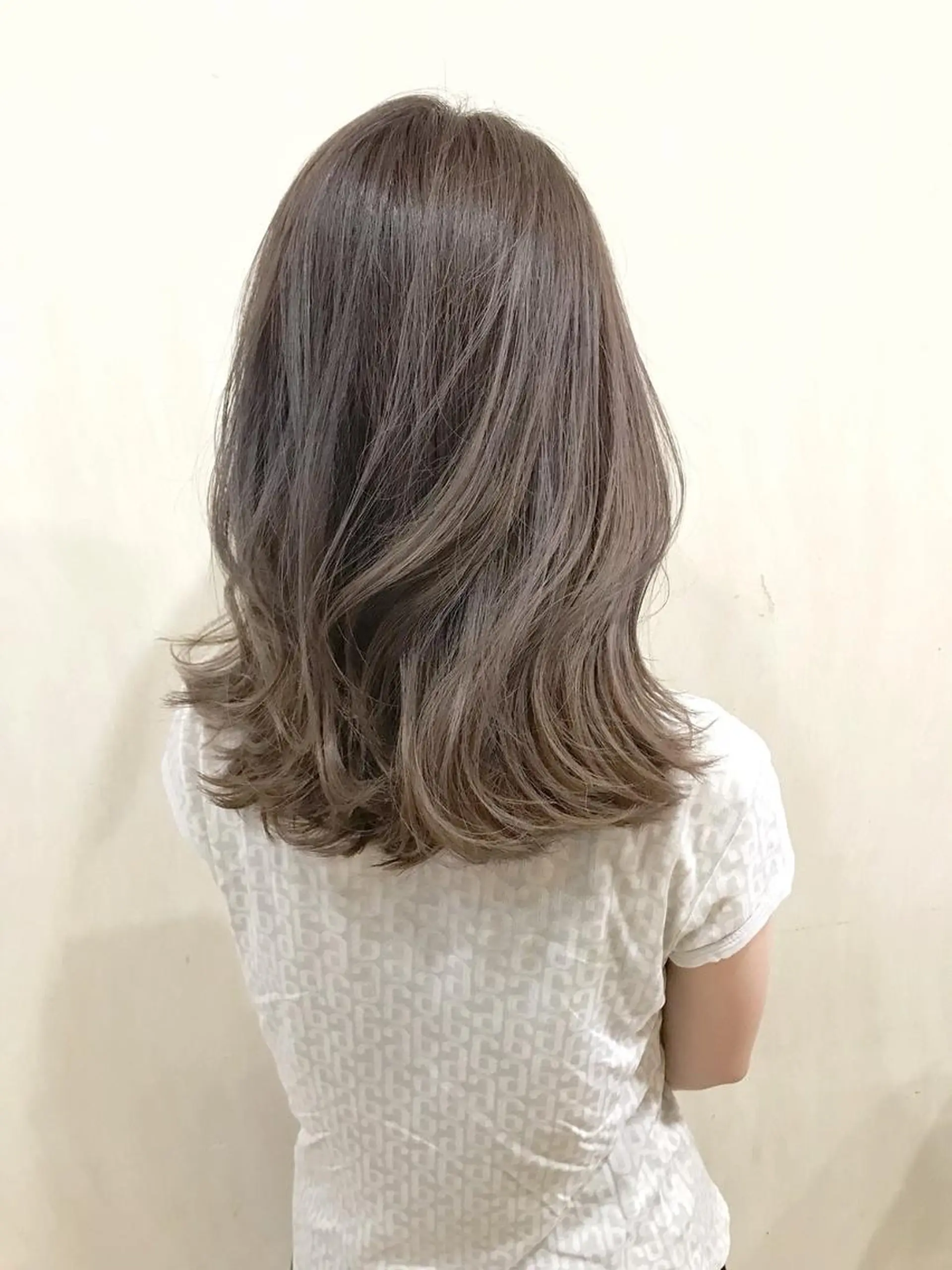 ミディアム カラー パーマ due hair 京都駅前店 MILBON オージュア認定サロン【デューヘアー】所属・ハイトーンブリーチ 土坂　由志【京都】のヘアスタイル