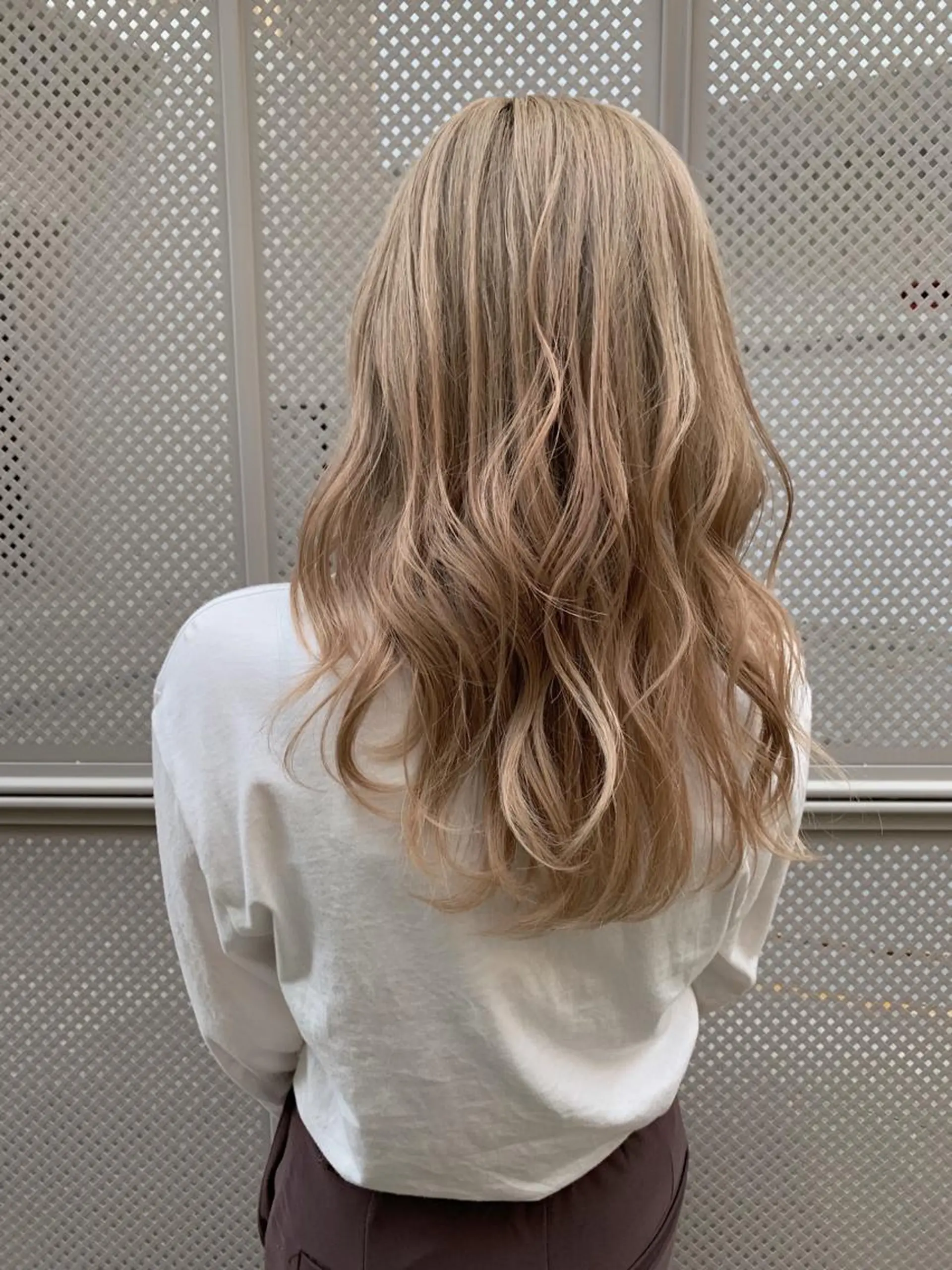 カラー ベージュカラー ブリーチ ハイトーンカラー ハイトーンベージュ Layla-lip所属・田中 奈津美のヘアスタイル