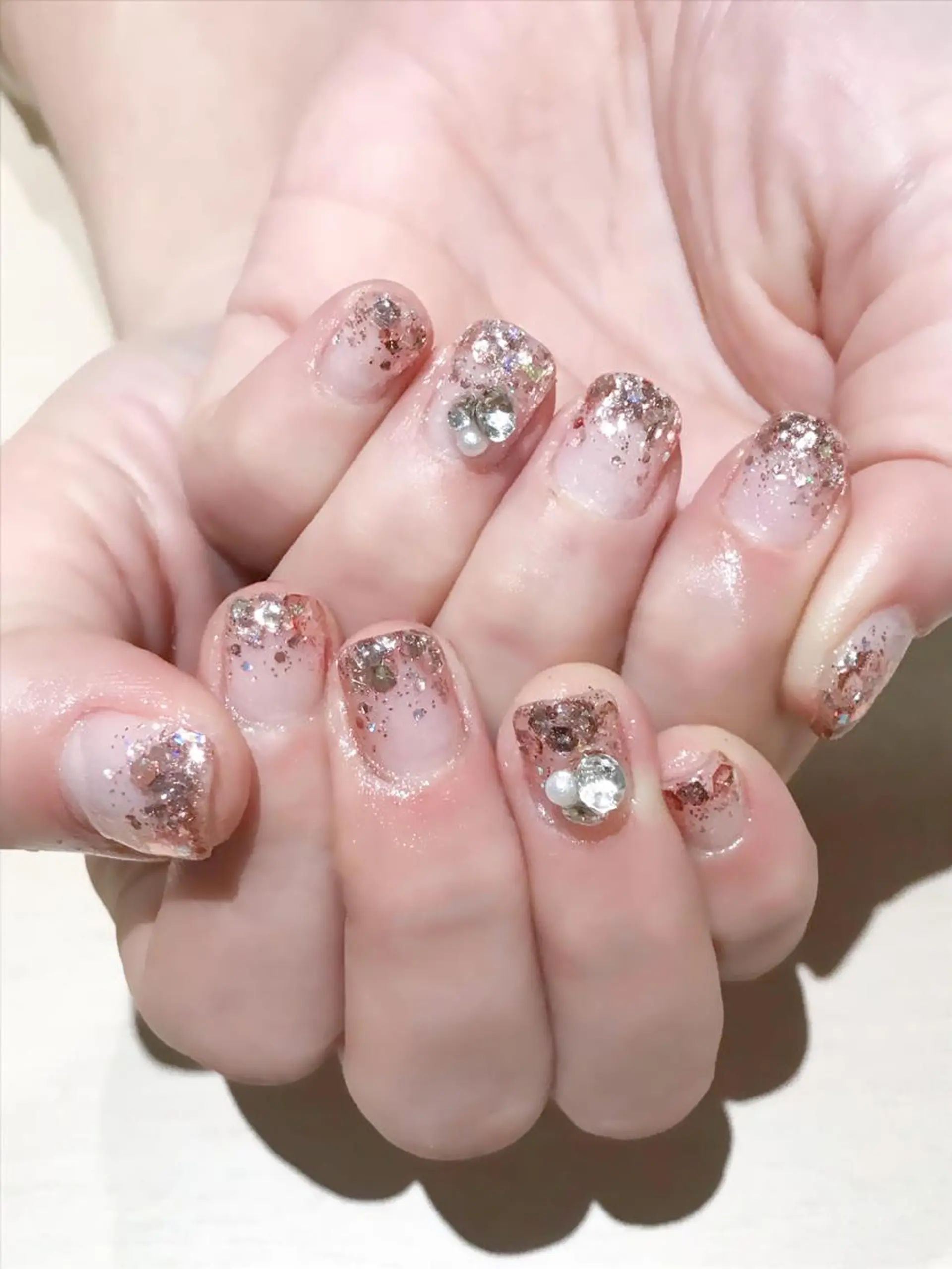 ネイル ジェルネイル グラデーション ホログラムネイル ラメ(グリッター) ラメグラデーション Nyanco Nailのネイルデザイン