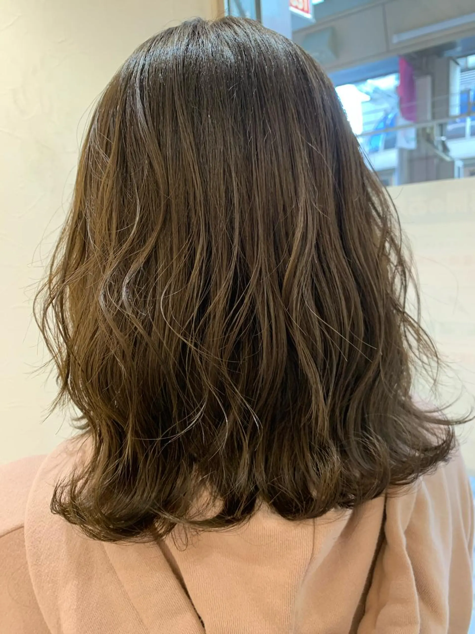 ミディアム カラー カット ヘアカラー トリートメント 店長ハイトーンカラー 柞山史奈のヘアスタイル