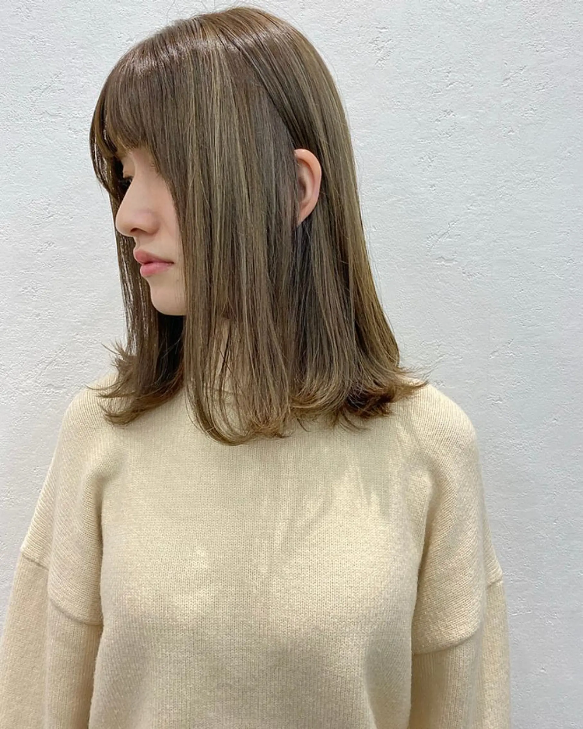 ミディアム カラー オリーブ/アッシュ やわらか透明感カラーのヘアスタイル