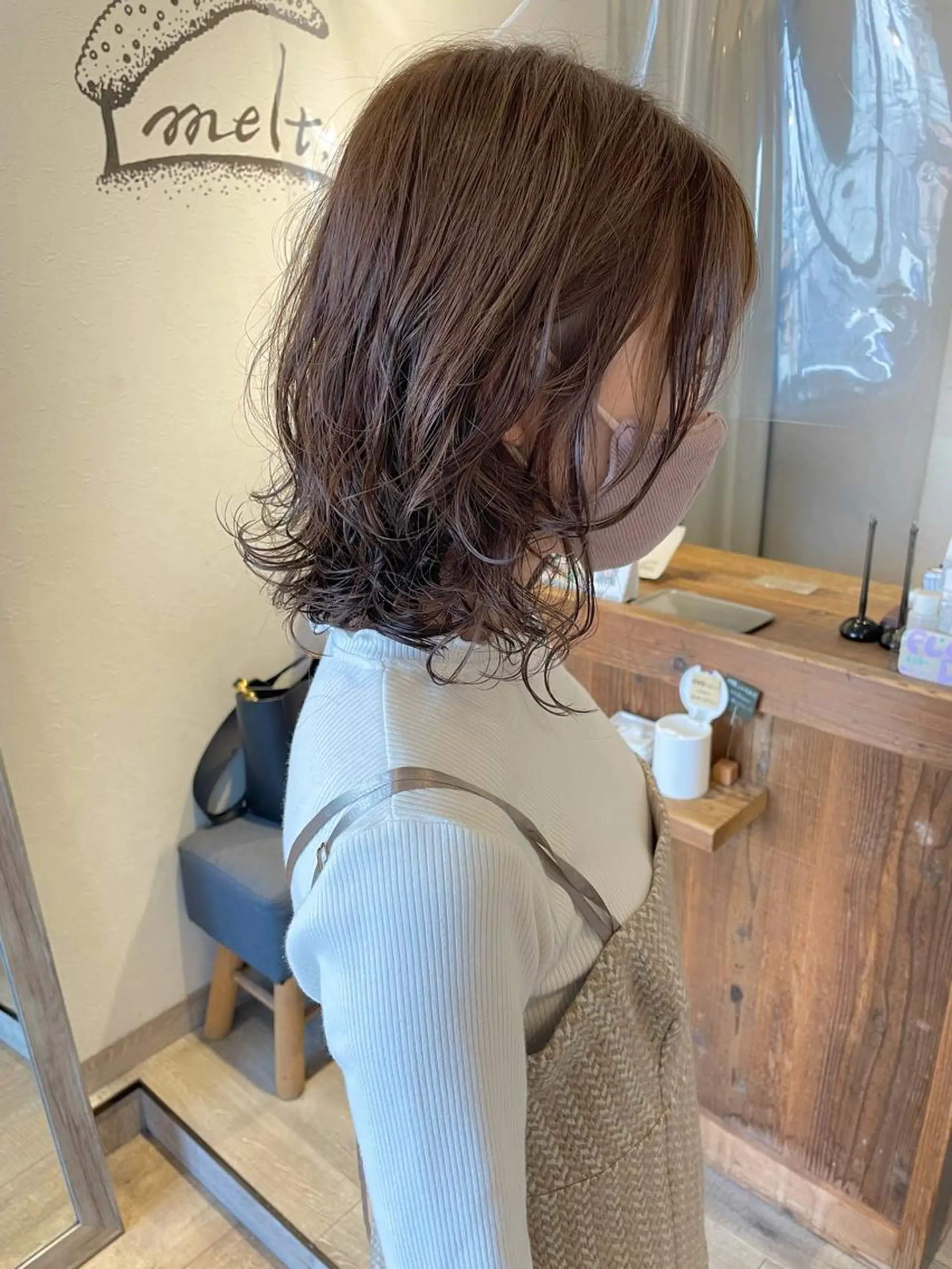 ミディアム カラー ボブレイヤー ベージュカラー ブリーチ 透明感カラー グレージュ 🩰オリーブ/ ベージュ松本咲花🩰のヘアスタイル