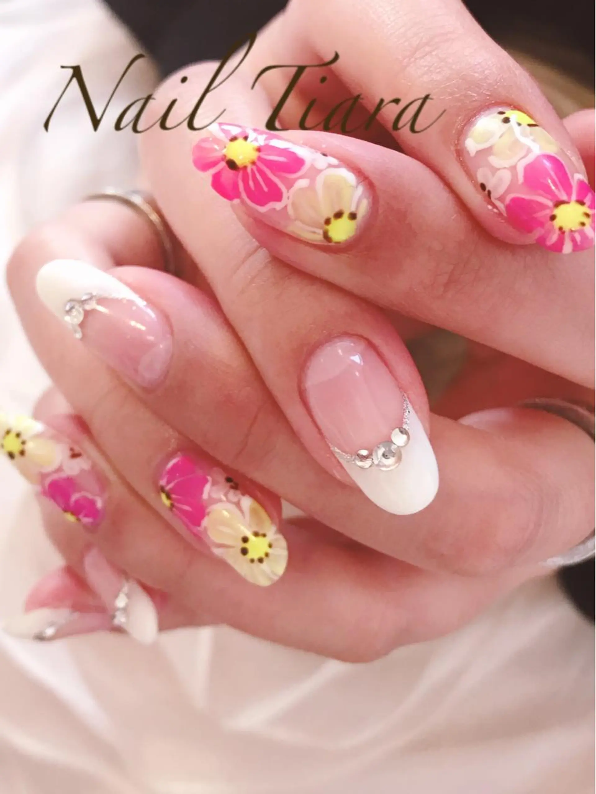 ネイル ネイル ティアラのネイルデザイン