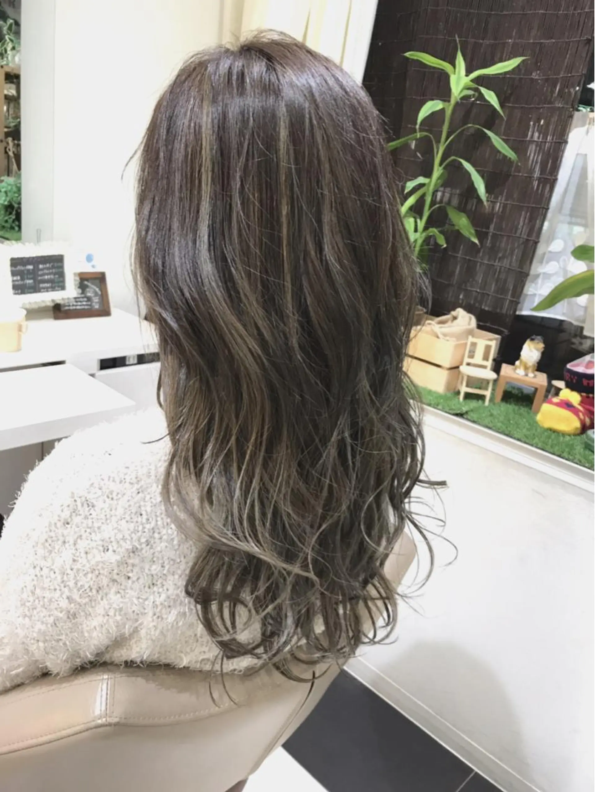 セミロング カラー グレージュ ハイライトカラー ハイライト カット ヘアカラー 山崎俊輔/髪質改善 /バレイヤージュのヘアスタイル