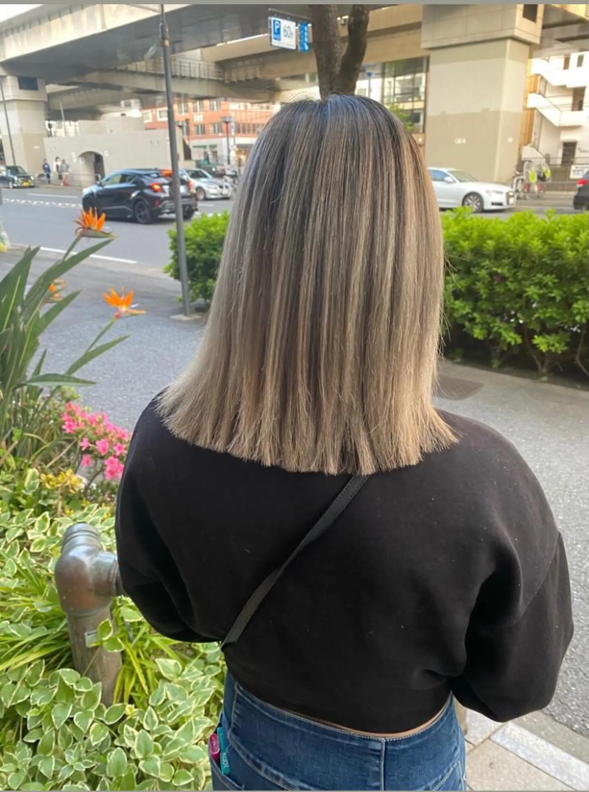 ミディアム カラー バレイヤージュ ブリーチ ブロンド ダブルカラー イヤリングカラー ヘアカラー モモカ/ハイトーン /バレイヤージュのヘアスタイル