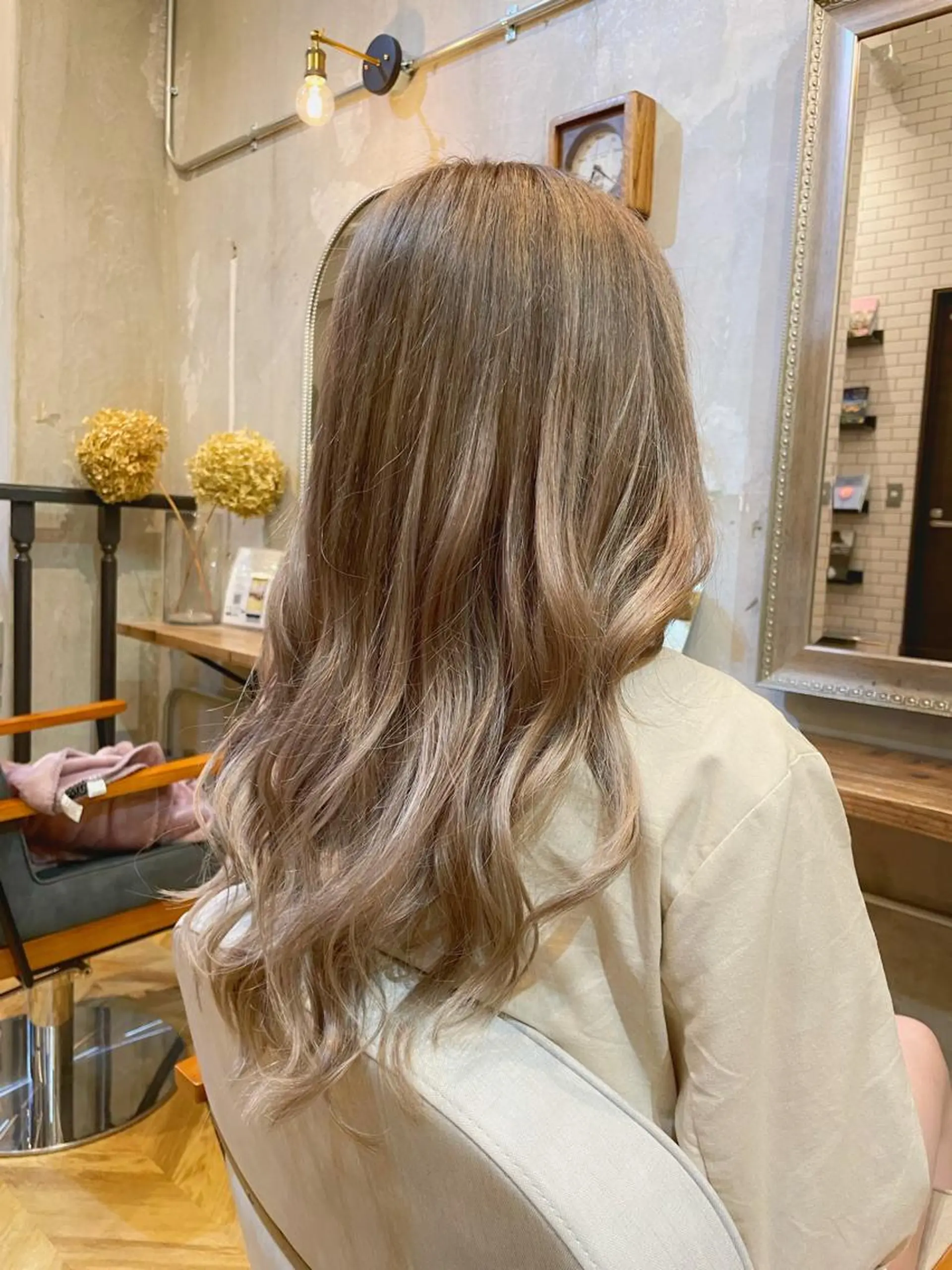 ロング カラー シールエクステ ミストバング ブリーチ ダブルカラー イヤリングカラー カット ヘアカラー エクステ エクステ指名No.1 【店長】橘田のヘアスタイル
