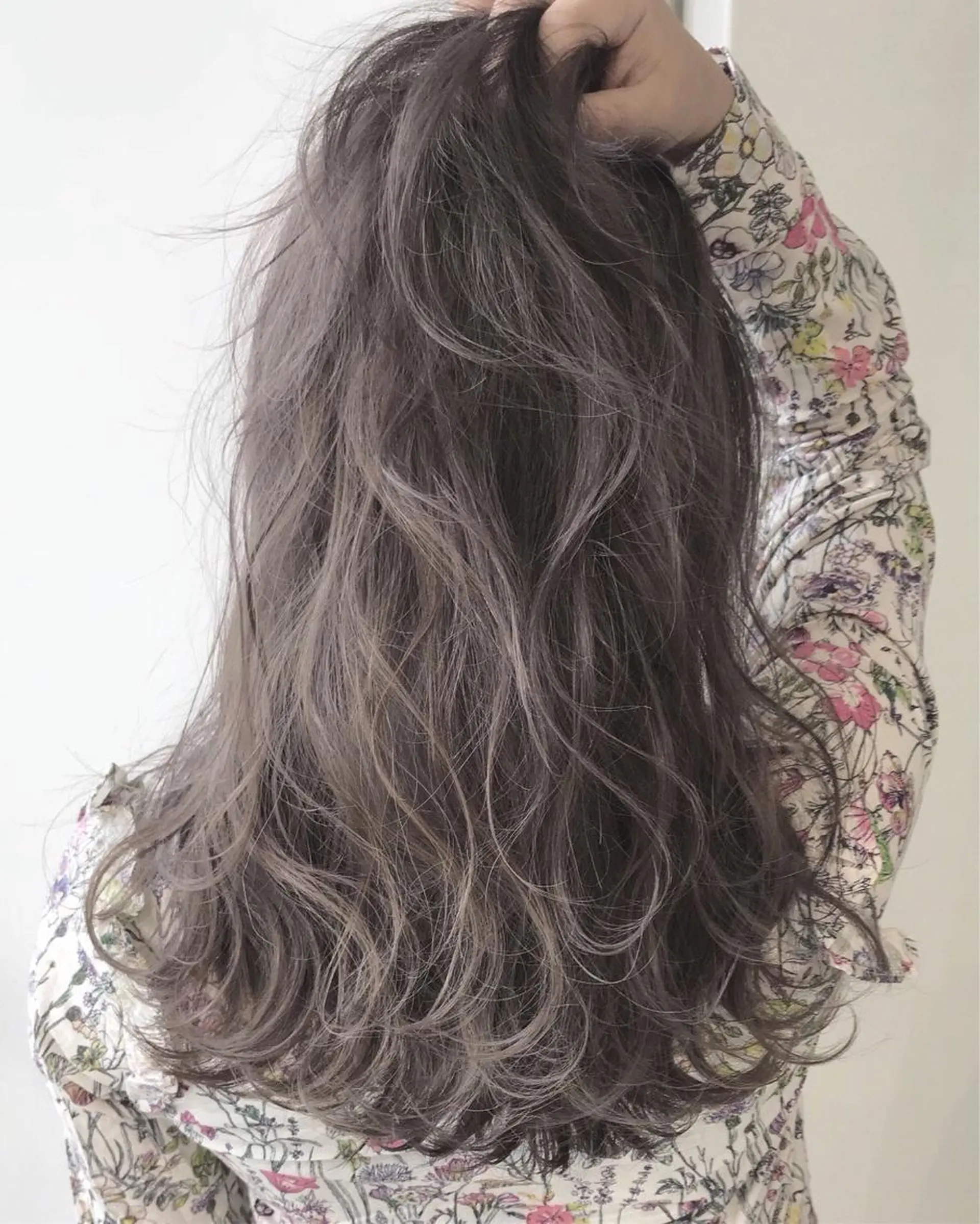 セミロング カラー バレイヤージュ レイヤーカット 🦄インナーカラー 🦄貫井彩花のヘアスタイル