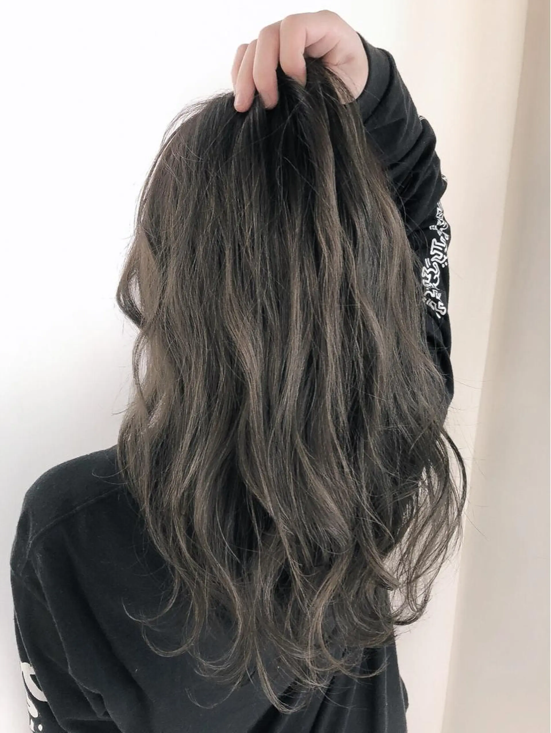 ロング アッシュ アッシュグレー アッシュグレージュ ハイライト カット ヘアカラー 縮毛矯正 竹内ケンゴ🇰🇷 EIGHT藤沢のヘアスタイル