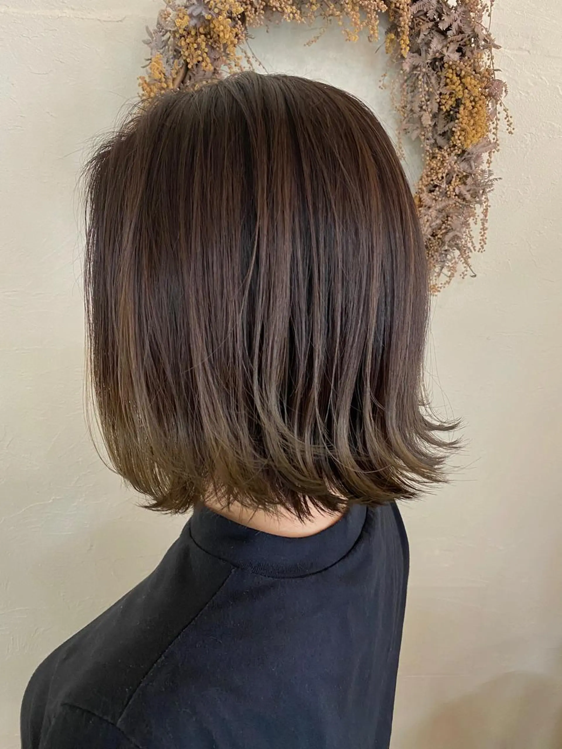 ショート カラー ベージュカラー オリーブベージュ カット ヘアカラー トリートメント ENIF ヤマグチアツコのヘアスタイル