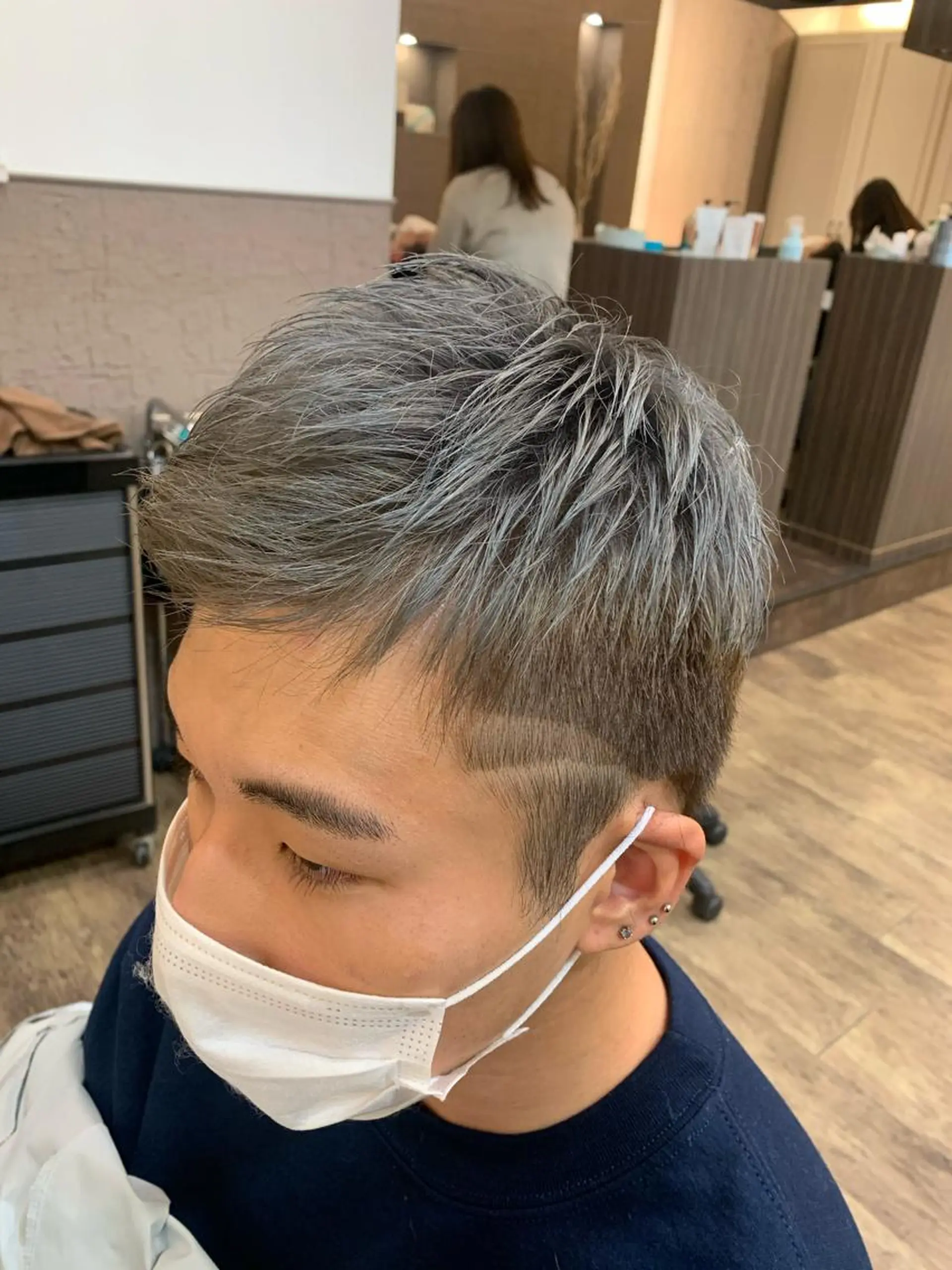 カラー ブリーチ シルバー 🦋艶モテカラー/ヘ アセット🦋YURIのヘアスタイル