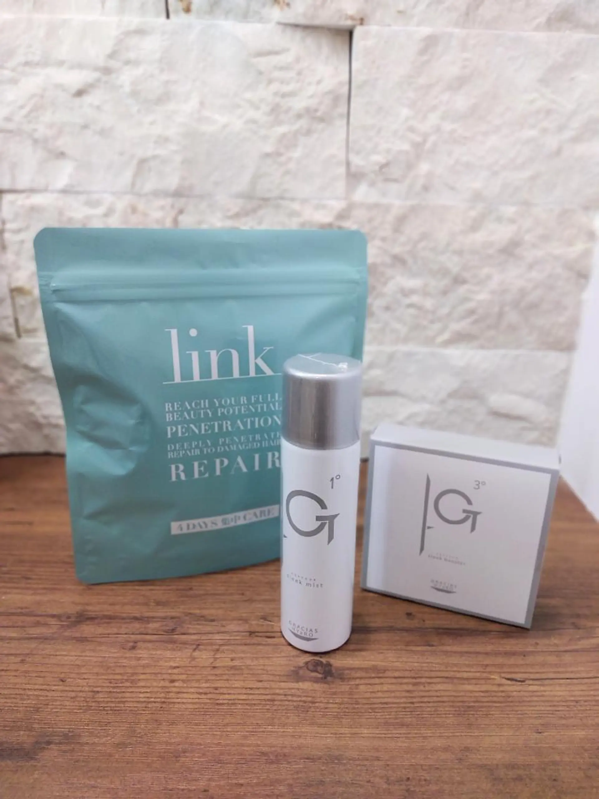 ミディアム 井上 真貴子のヘアスタイル