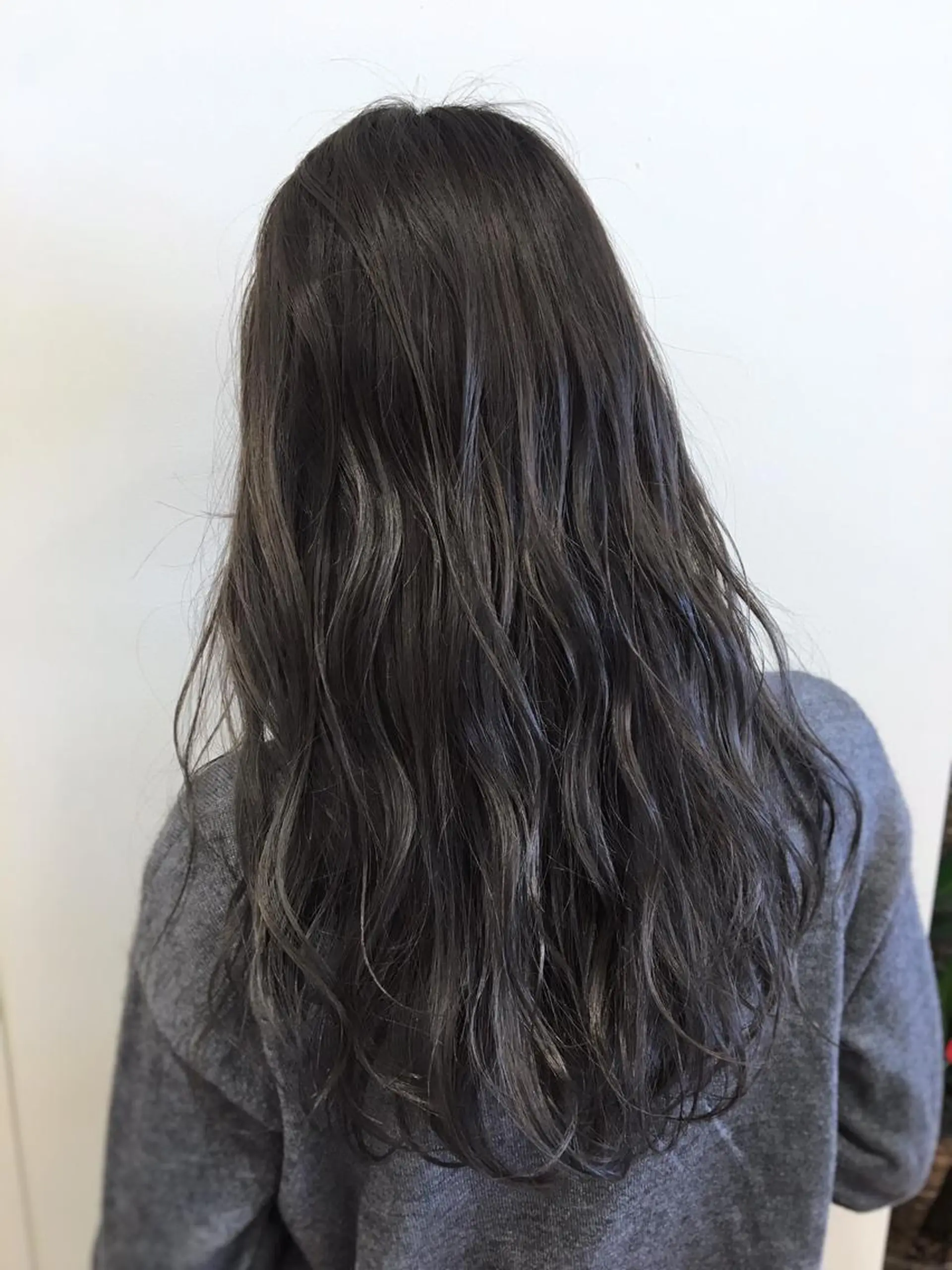 セミロング カラー ブリーチ グレージュ ケアブリーチ 坪井佑樹のヘアスタイル