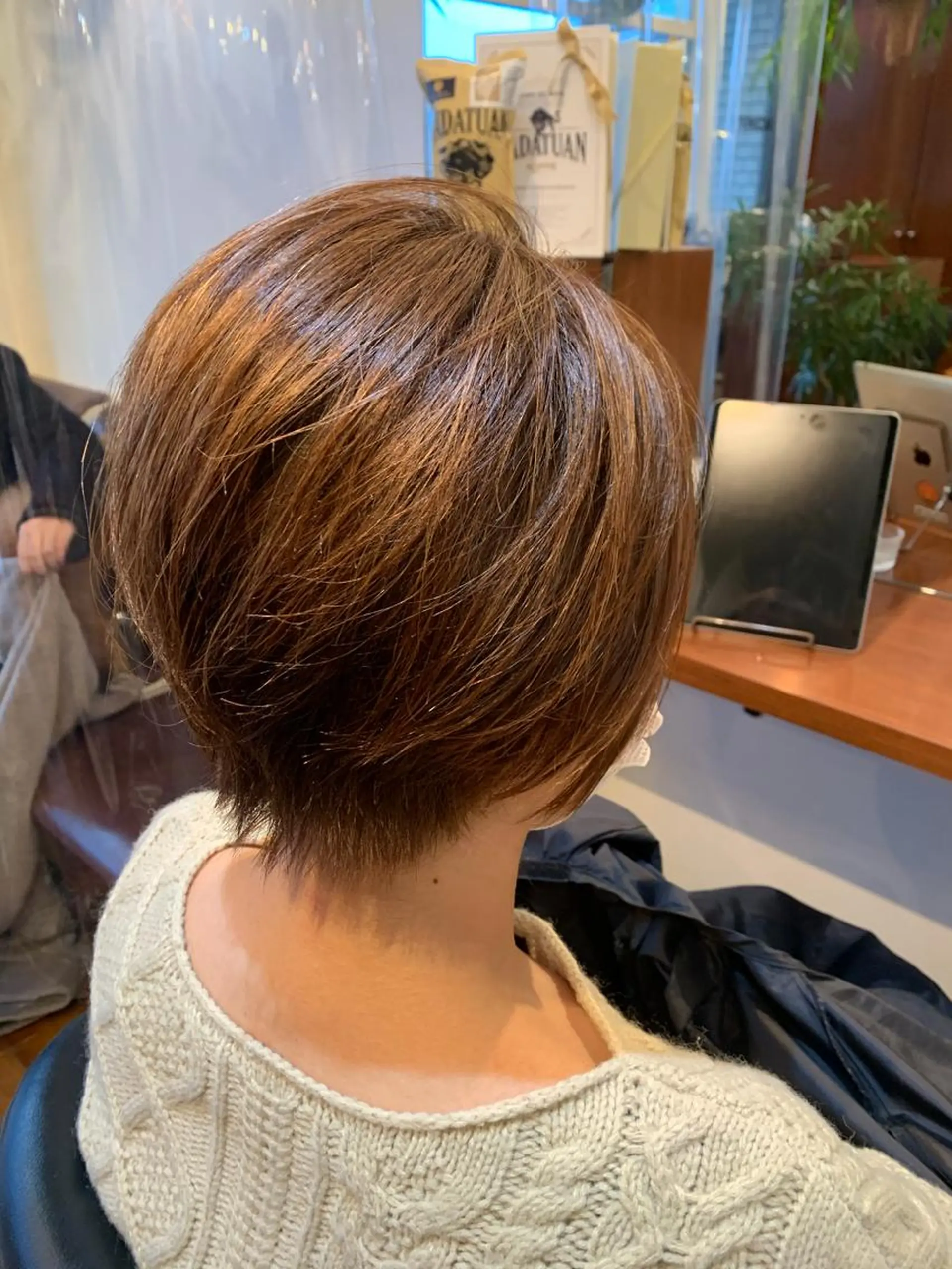 ショート カラー DOG MANIA PiNCH所属・大人女性スタイル マルイチのヘアスタイル