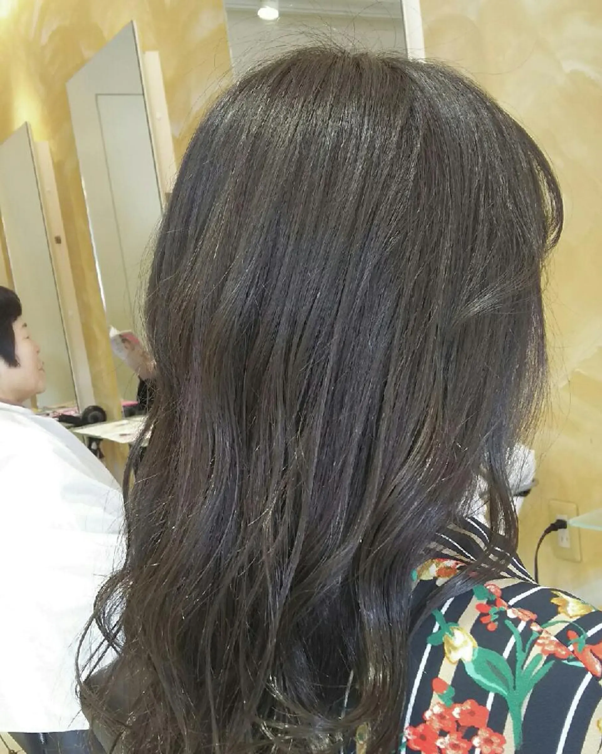 セミロング カラー アッシュ SHAFT Ieiriのヘアスタイル