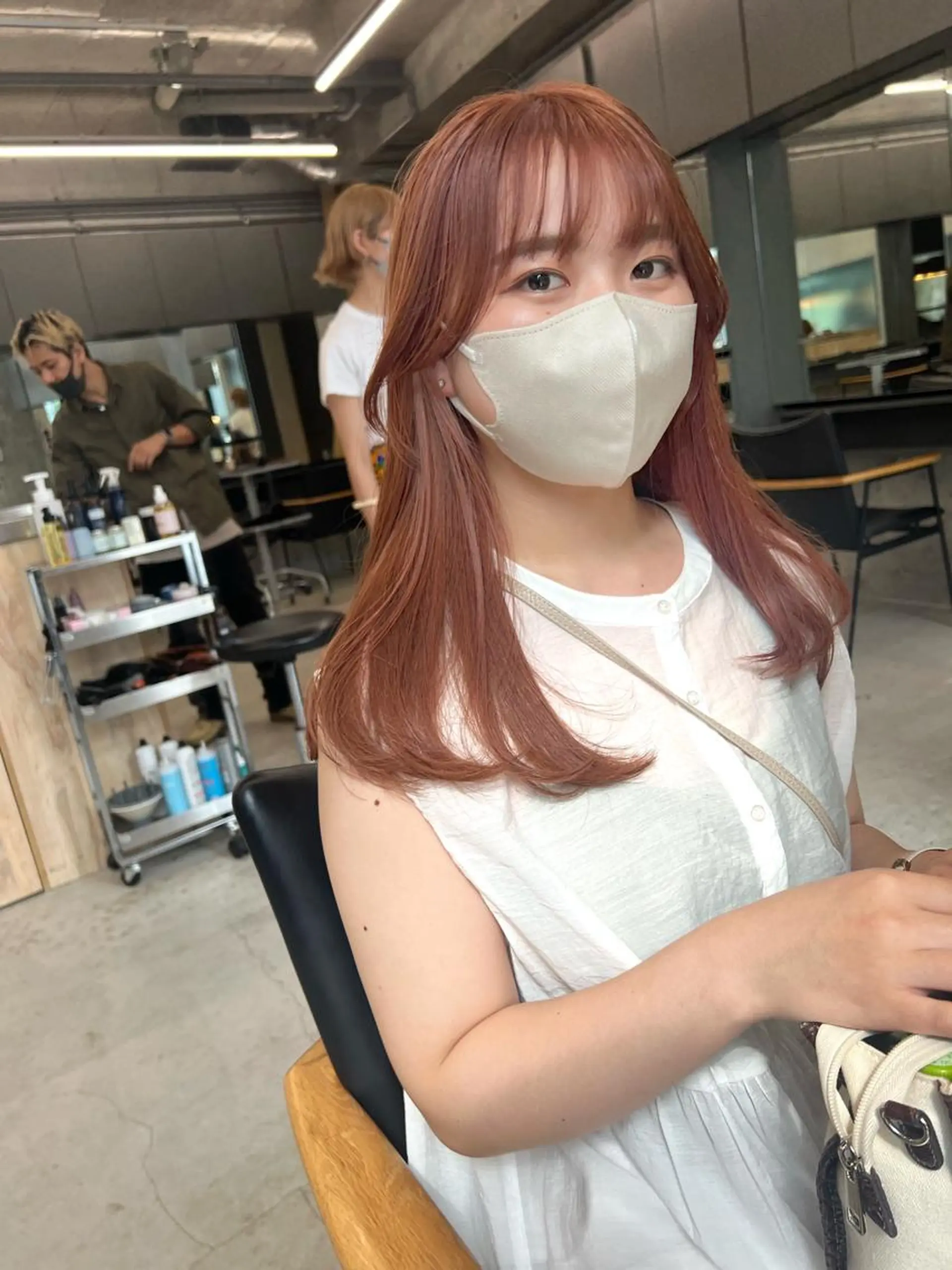 ミディアム カラー ベージュカラー 顔周りカット カット ヘアカラー トリートメント sakoda shunkiのヘアスタイル