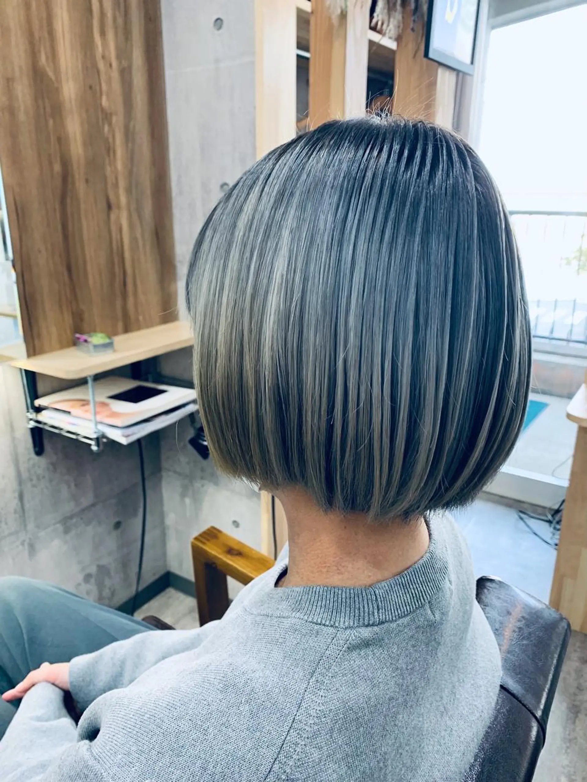 ショート カラー バレイヤージュ ブリーチ ケアブリーチ ダブルカラー イヤリングカラー ヘアカラー hair salon mementoのヘアスタイル